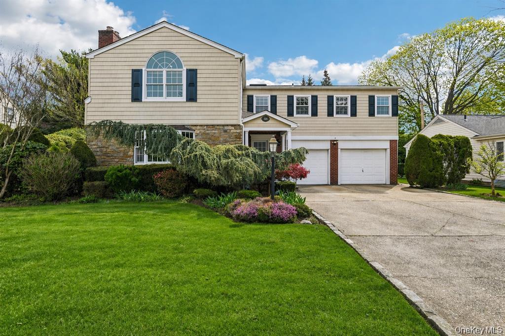 221 Kensington Road, Garden City NY 11530