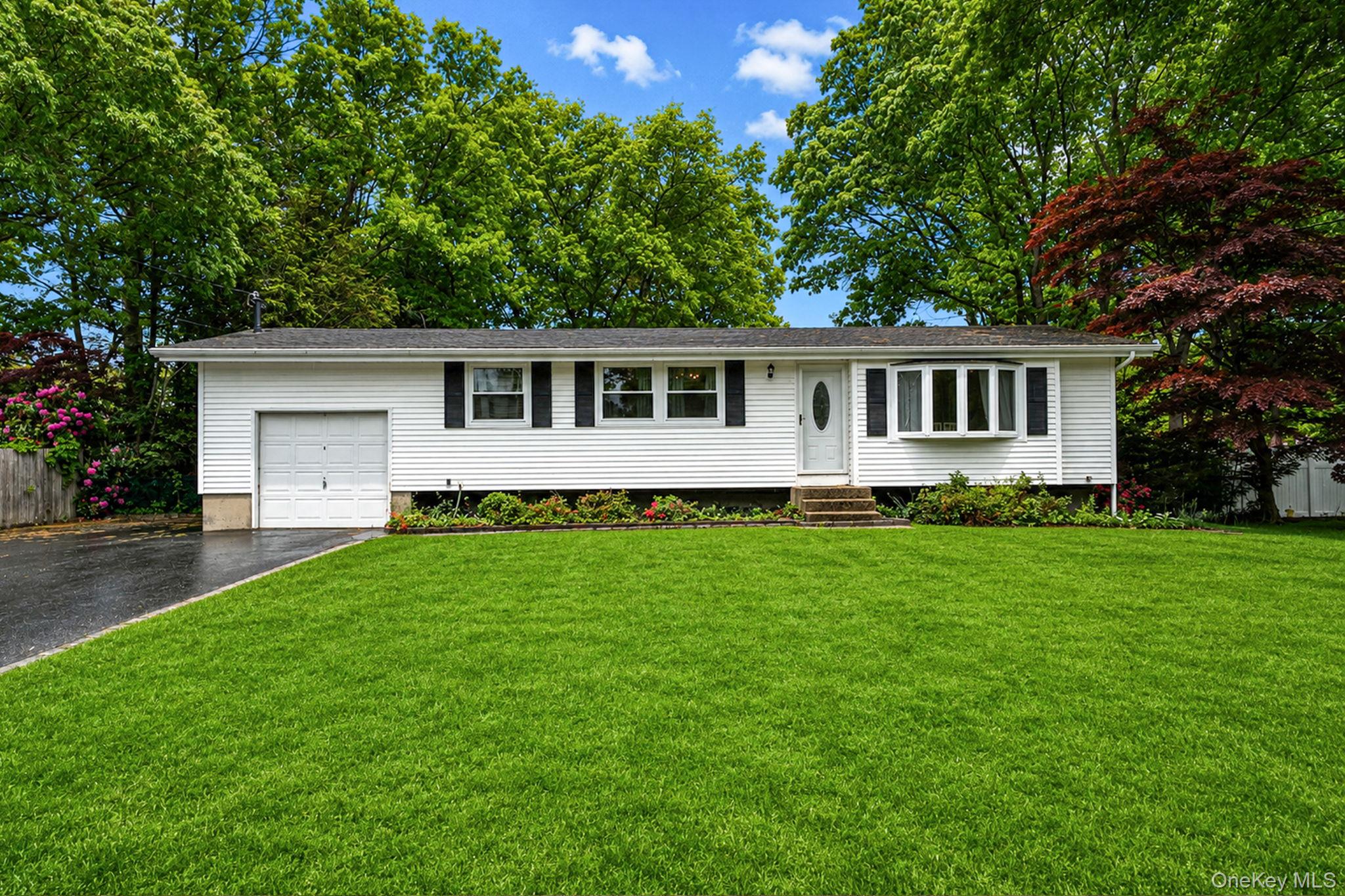 16 Lodge Lane, East Setauket NY 11733