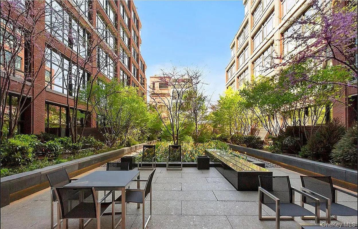 150 CHARLES Street Unit M2, Manhattan NY 10014