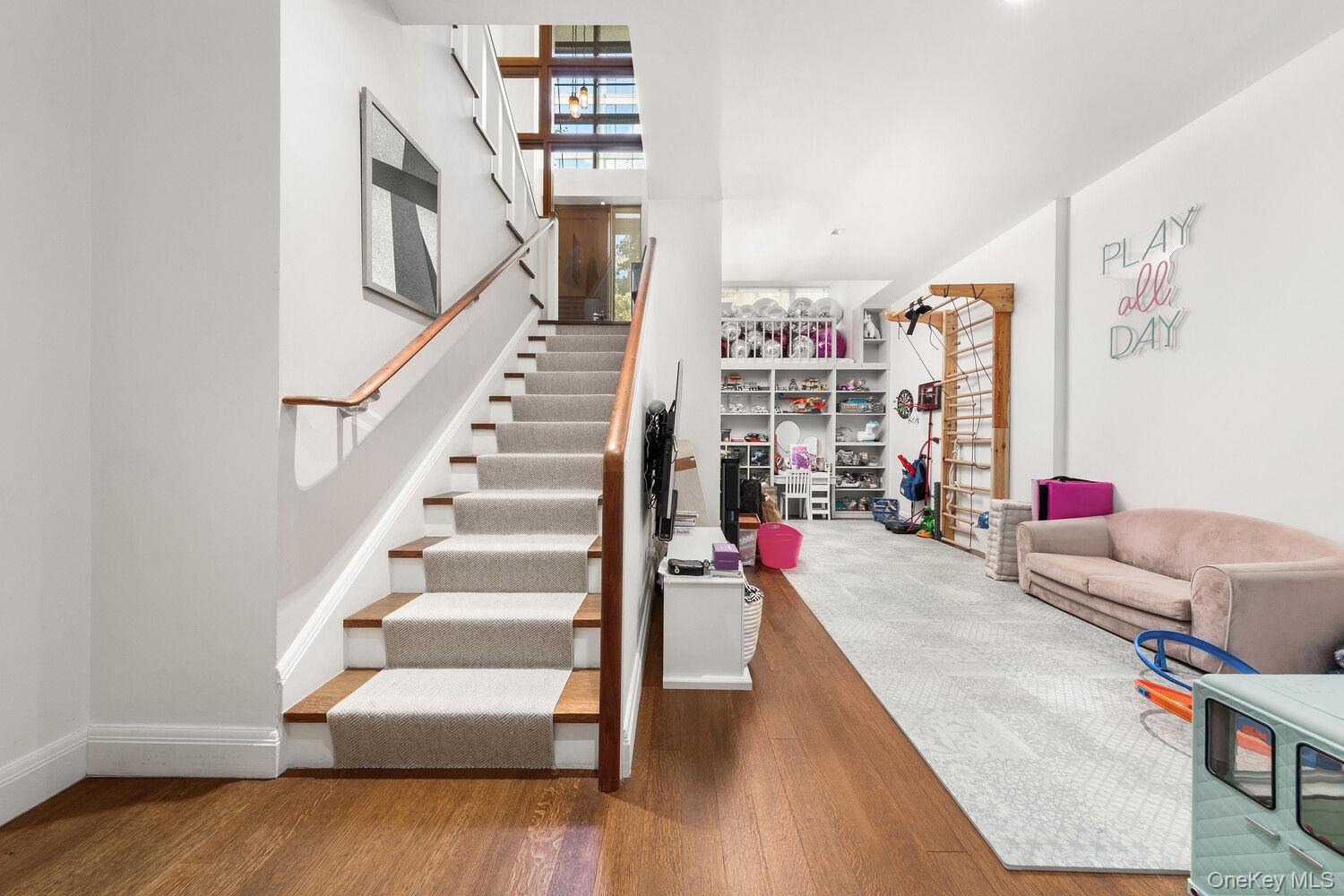 150 CHARLES Street Unit M2, Manhattan NY 10014