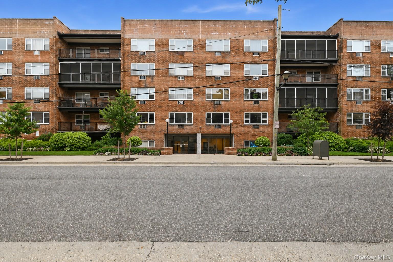 101 Lincoln Avenue Unit 4K, Mineola NY 11501
