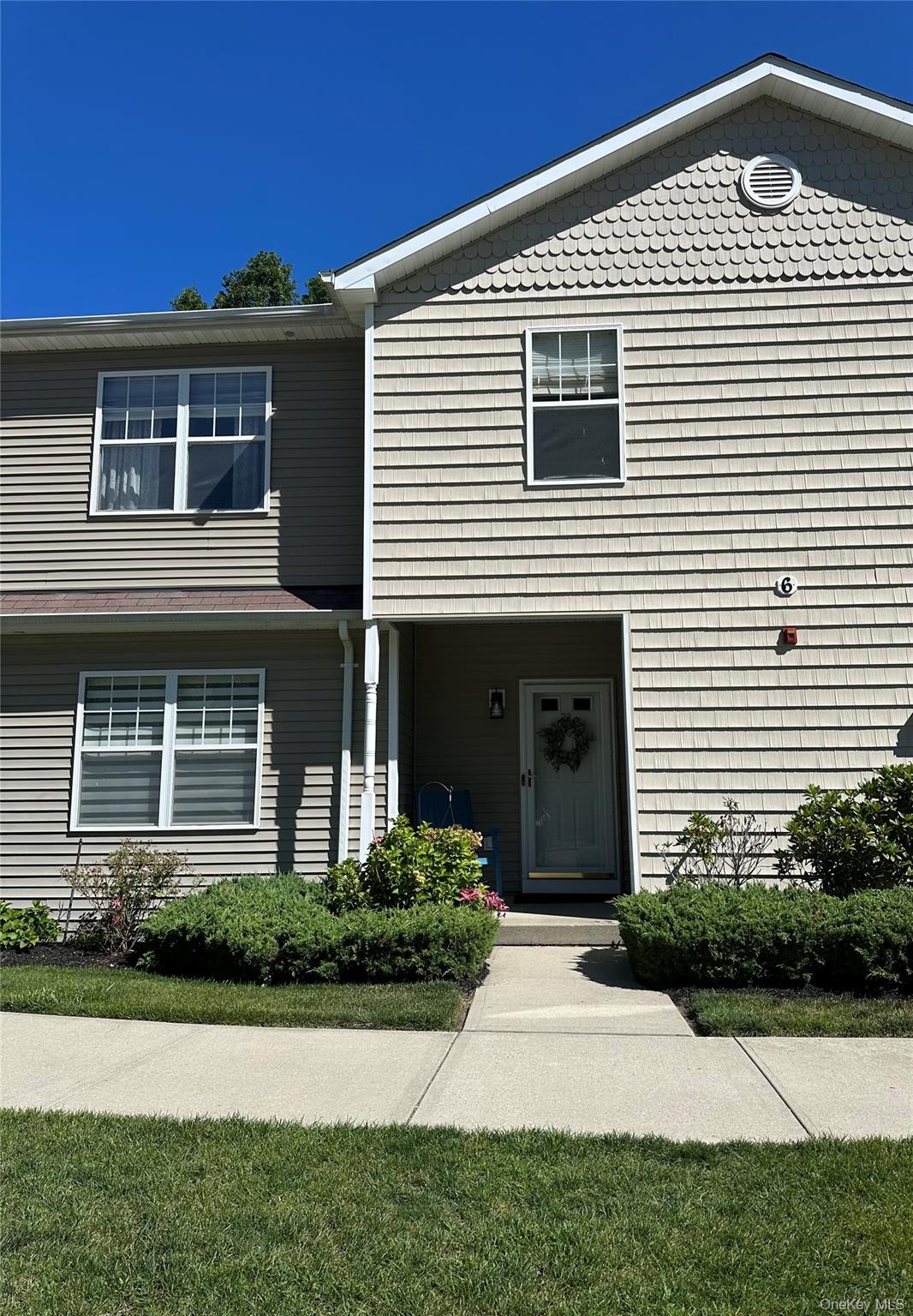33 Daremy Circle, Medford NY 11763