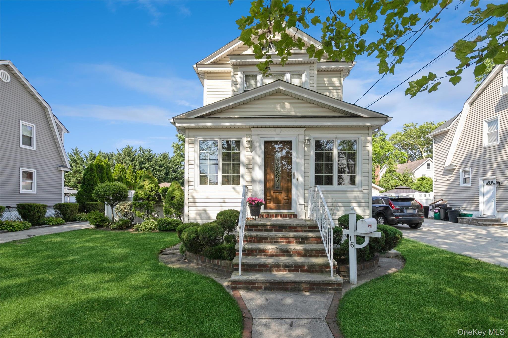 16 Devon Street, Lynbrook NY 11563
