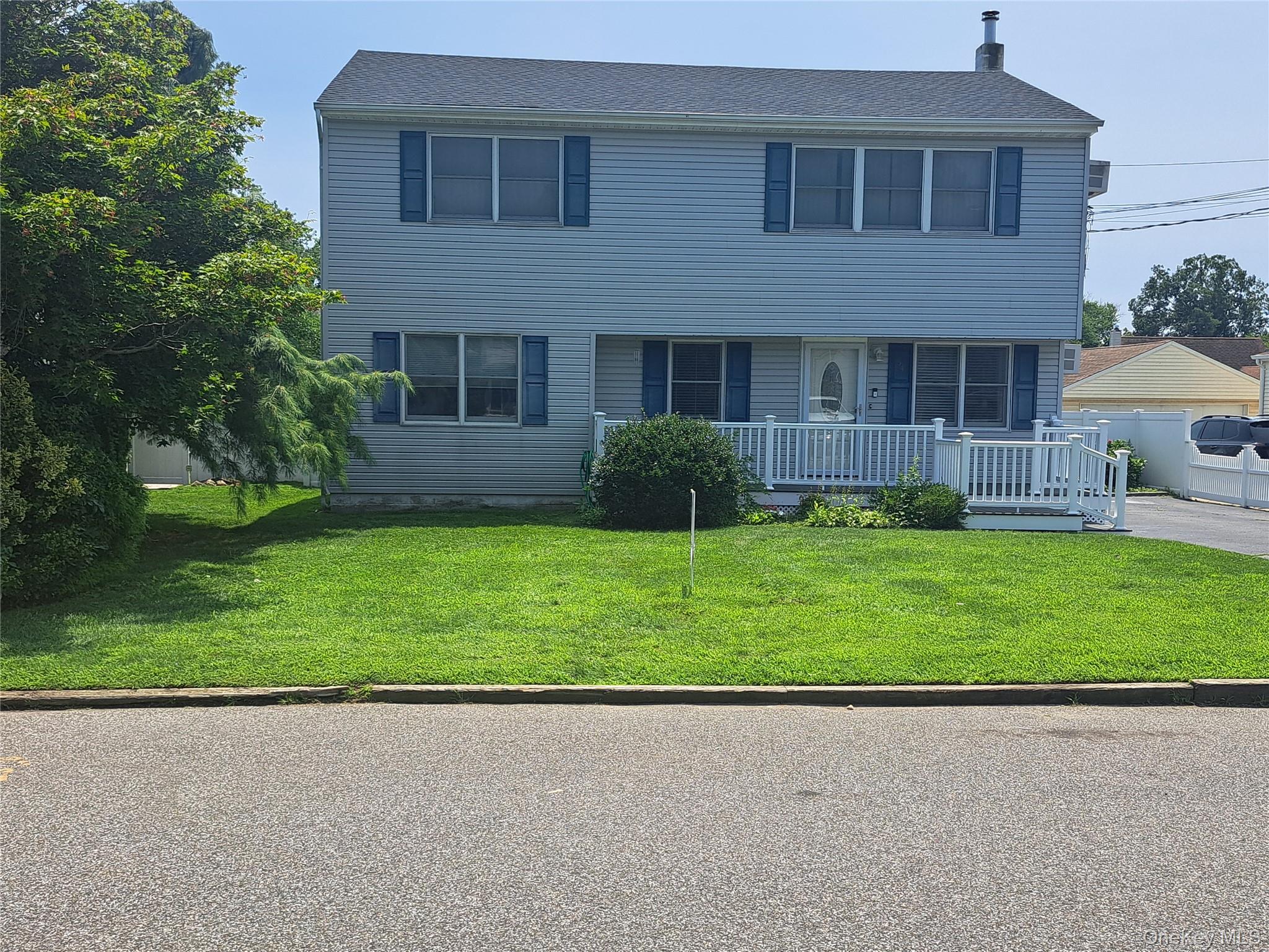 54 17th Street, West Babylon NY 11704