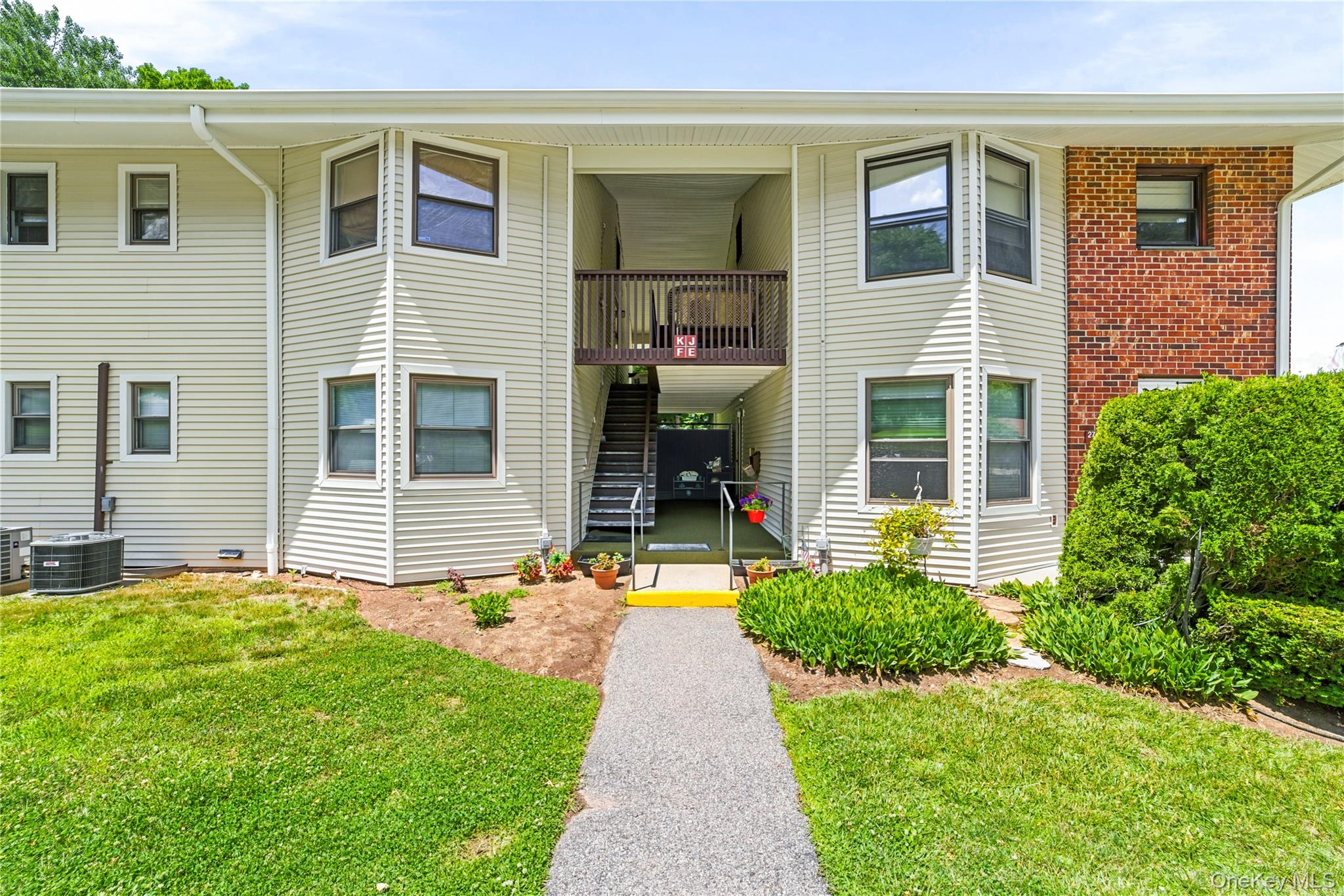 27 Walden Court Unit J, Yorktown Heights NY 10598