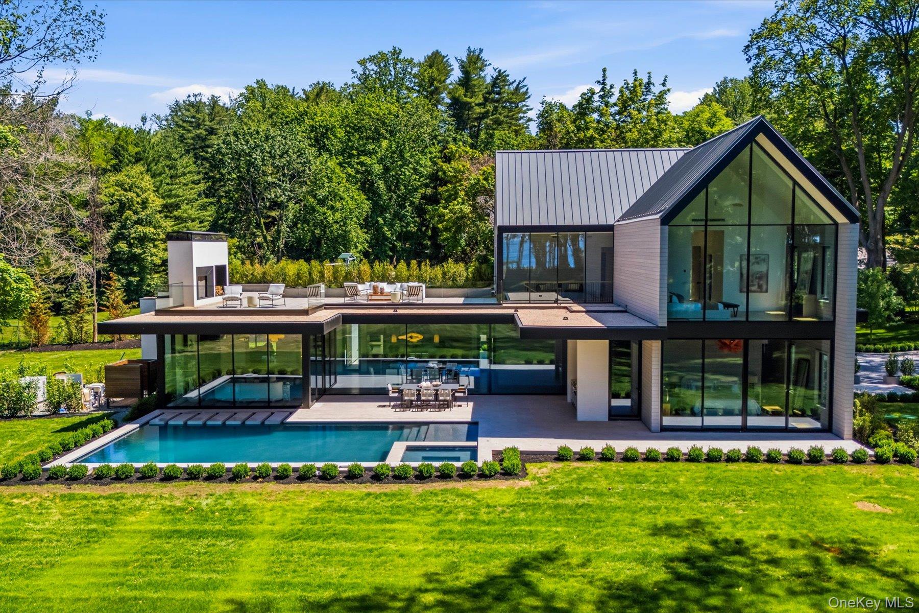 28 Watch Way, Lloyd Harbor NY 11743