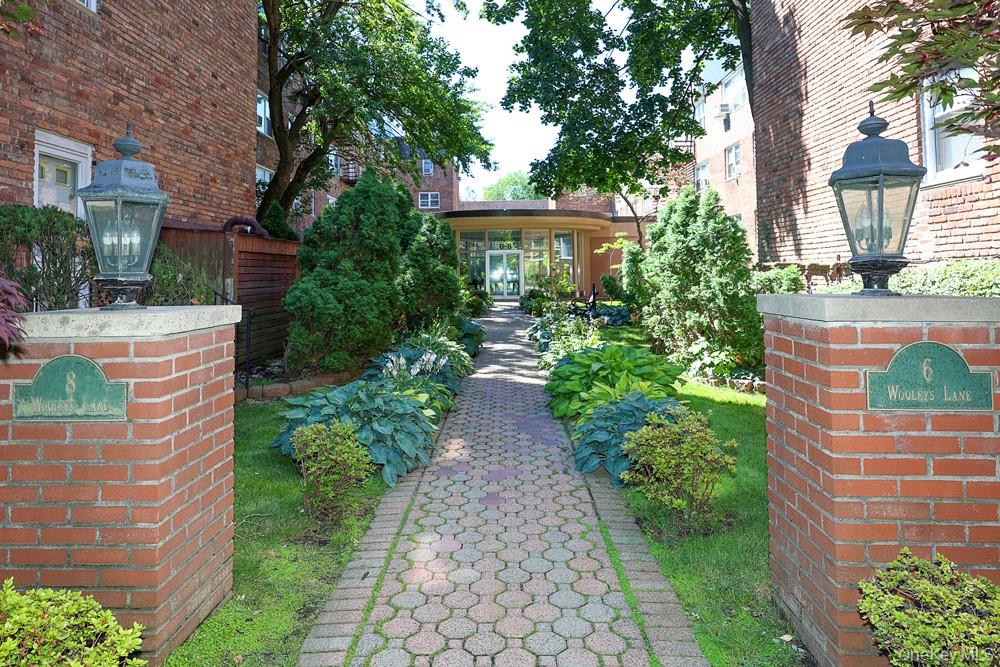 6-8 wooleys Lane Unit B34, Great Neck NY 11023