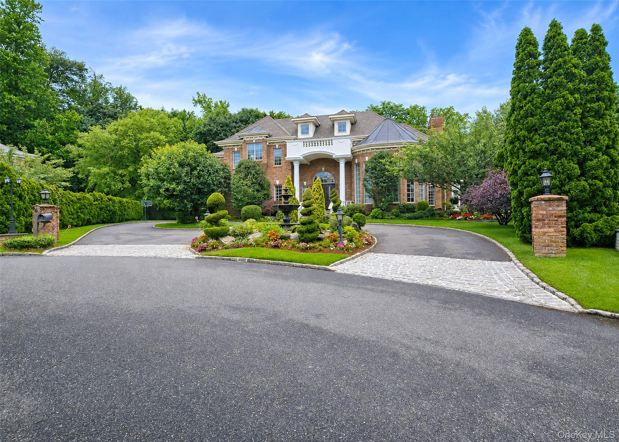 6 Boxwood Way, Manhasset NY 11030