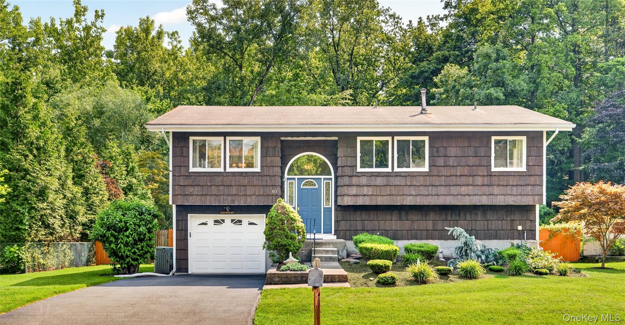 10 Lighthouse Court, Tomkins Cove NY 10986