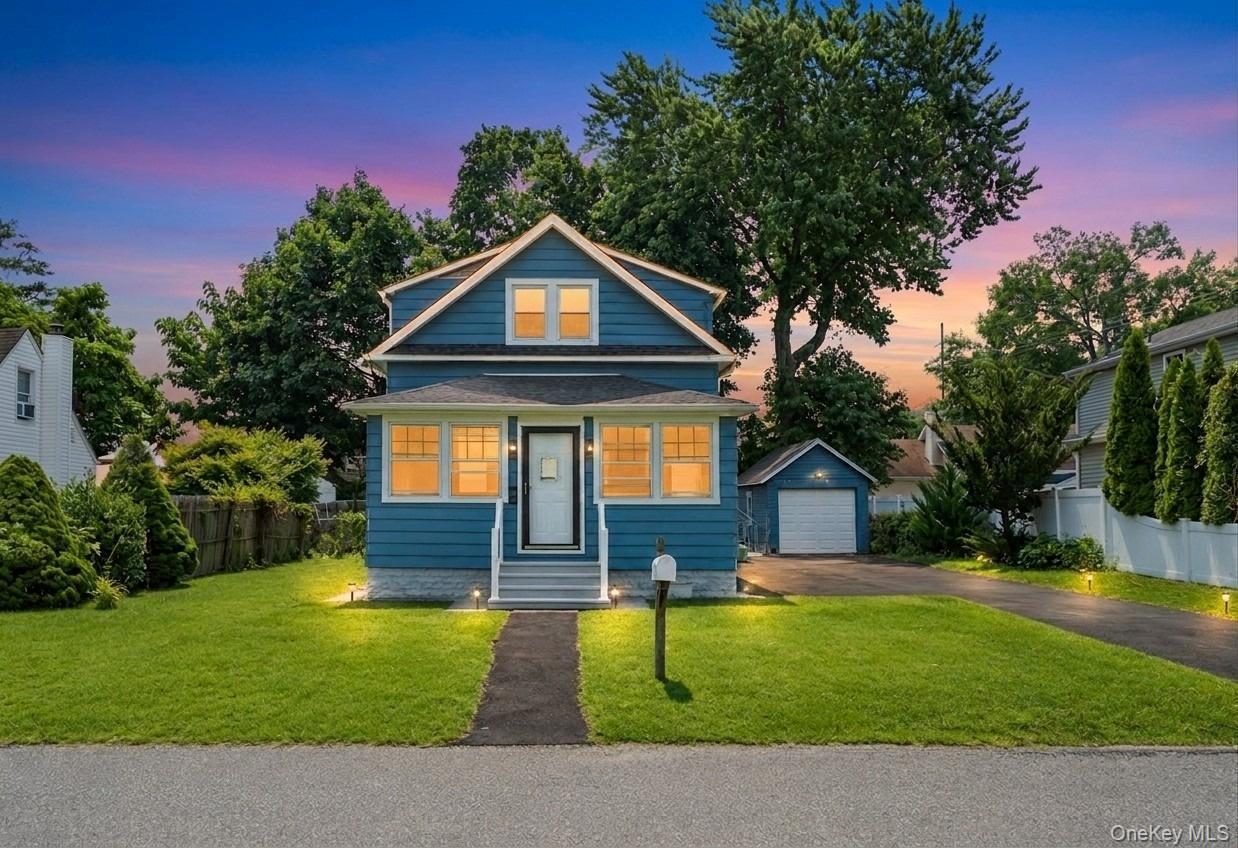 26 Flanders Place, West Babylon NY 11704