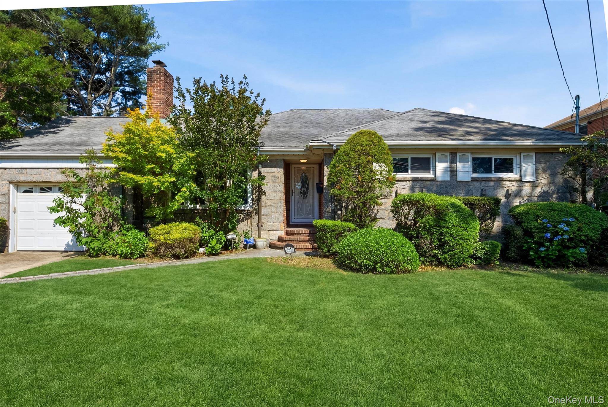 169 Landau Avenue, Floral Park NY 11001