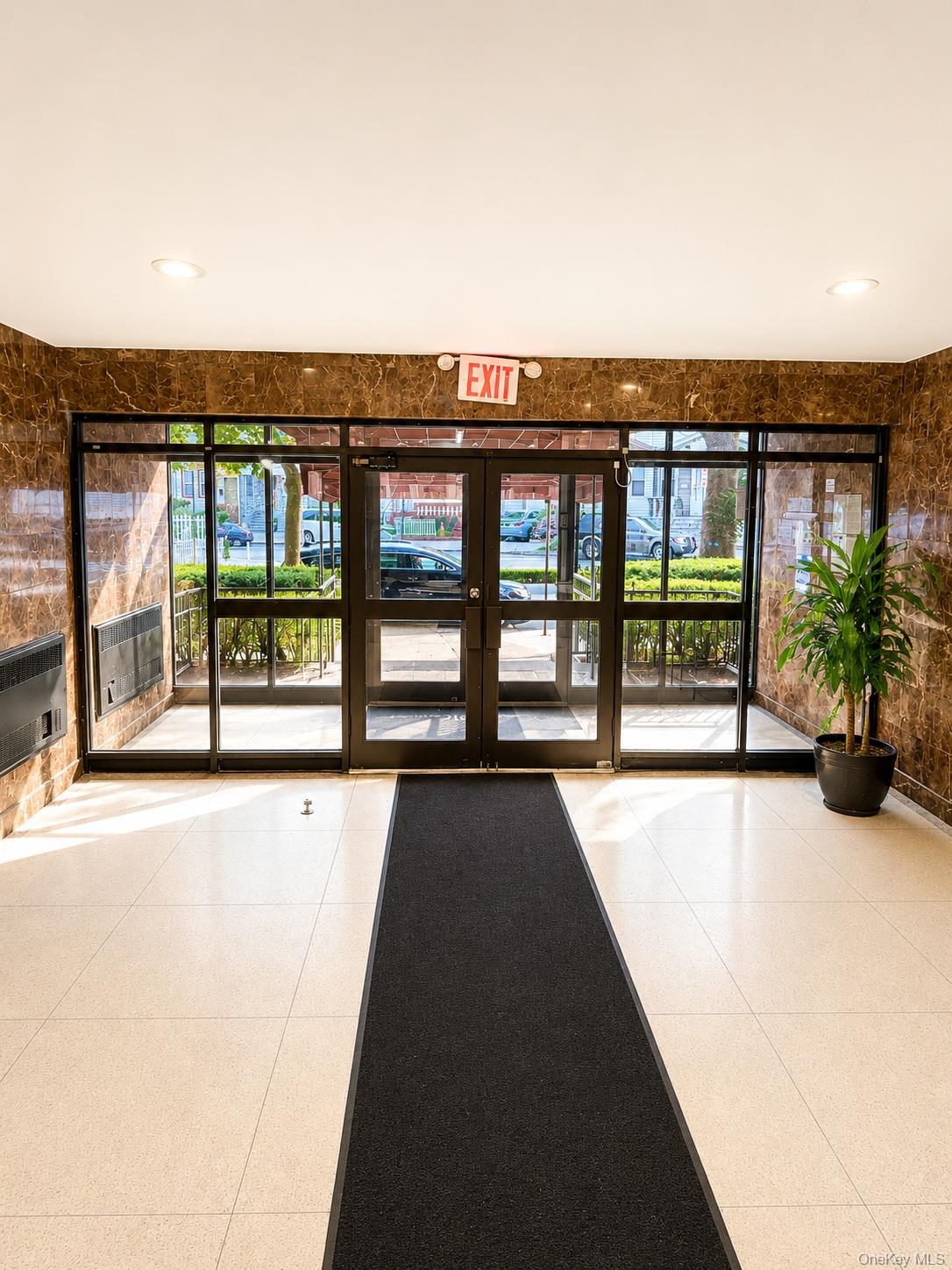 131-11 kew gardens Road Unit 4H, Richmond Hill NY 11418
