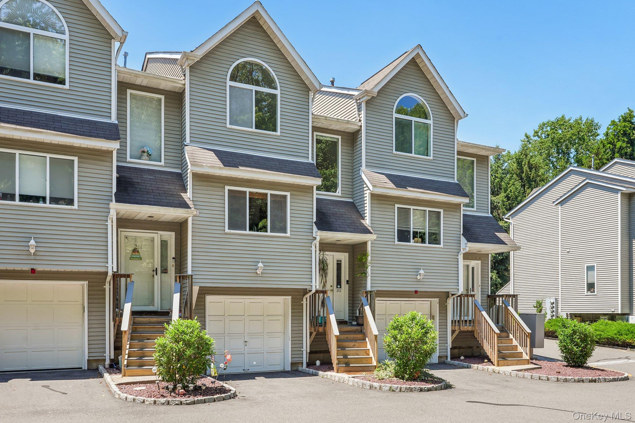 212 Arlington Court, Bardonia NY 10954