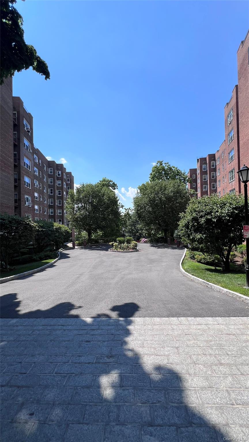 290 Collins Avenue Unit 8E, Fleetwood NY 10552