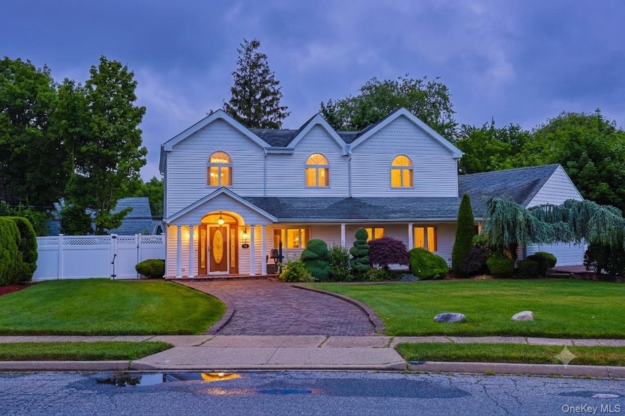 79 Constellation Road, Levittown NY 11756