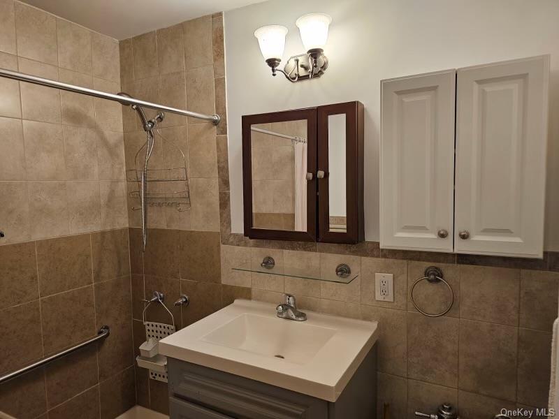151-05 Cross Island Parkway Unit 3E, Whitestone NY 11357