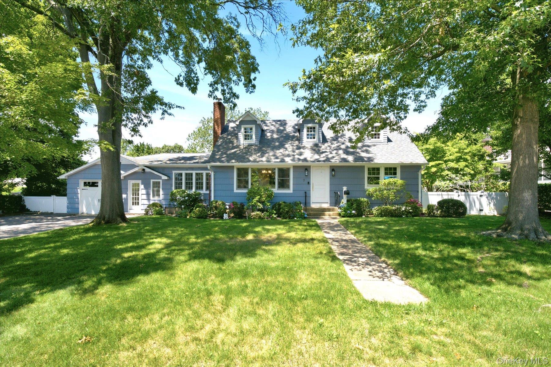 7 Vine Street, Bayville NY 11709