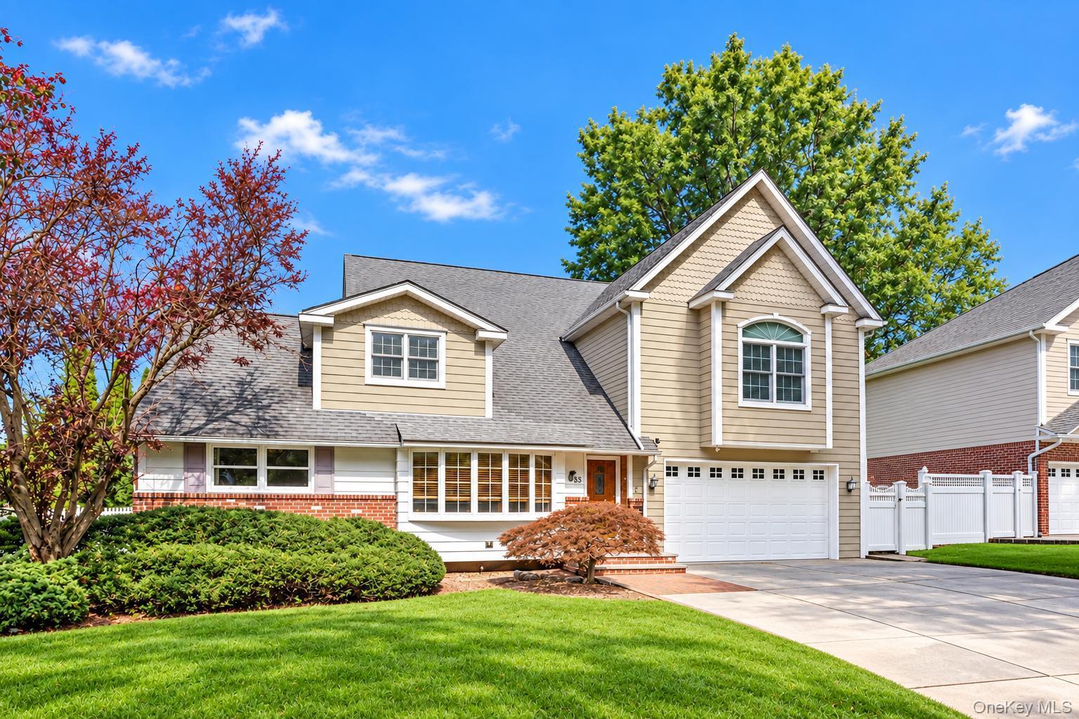 43 North Drive, Westbury NY 11590
