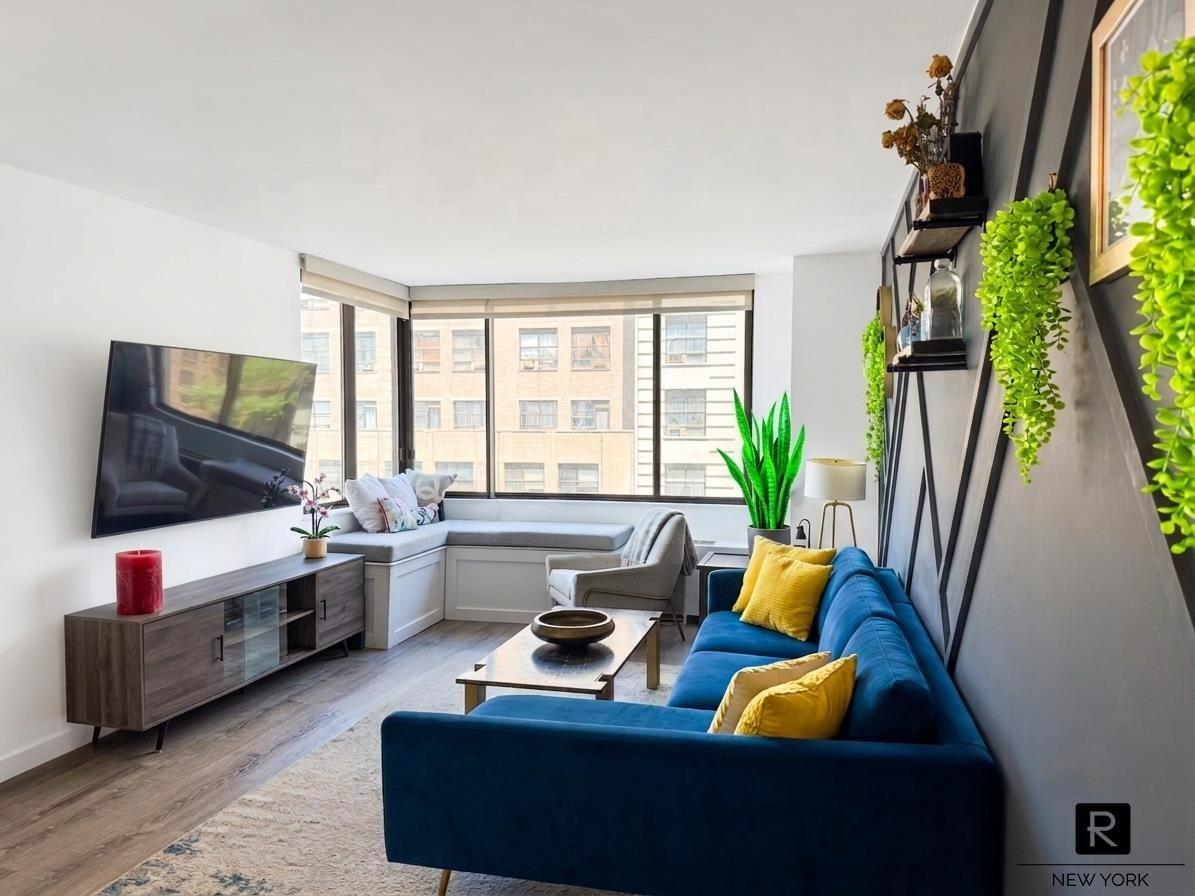 350 West 50th Street Unit 9-G, Manhattan NY 10019