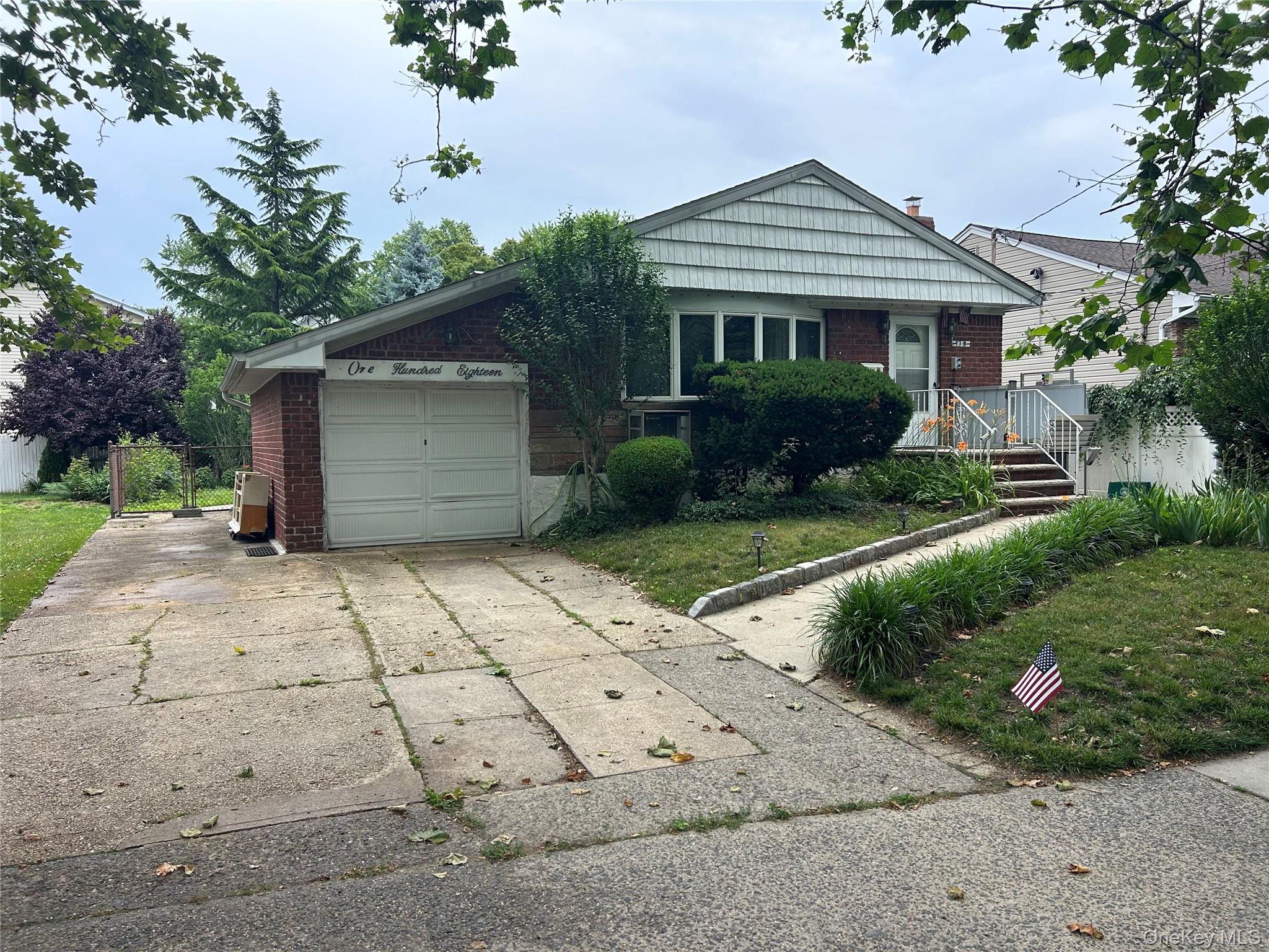 118 Franklin Avenue, Malverne NY 11565