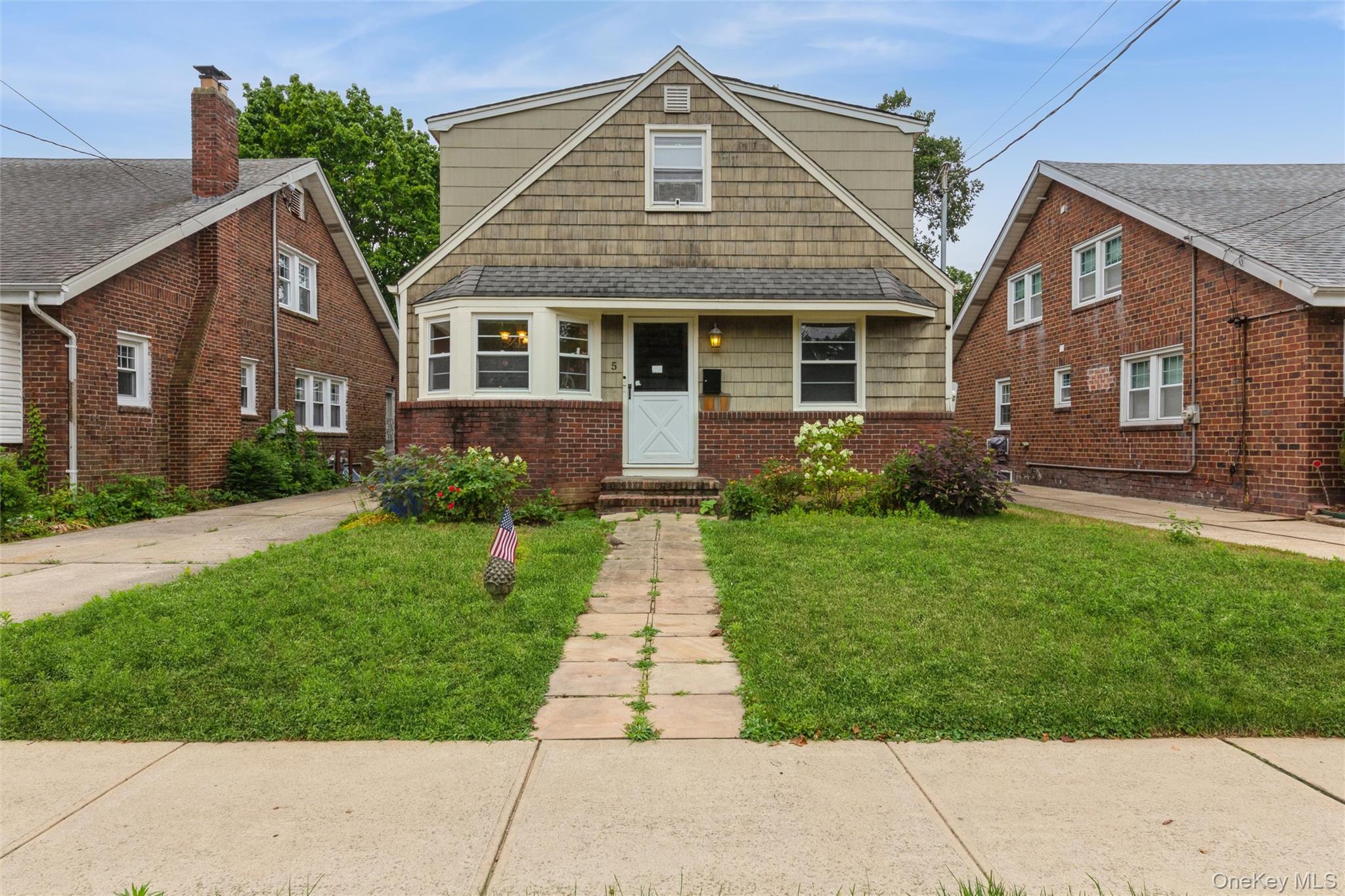 5 Cambridge Street, Malverne NY 11565