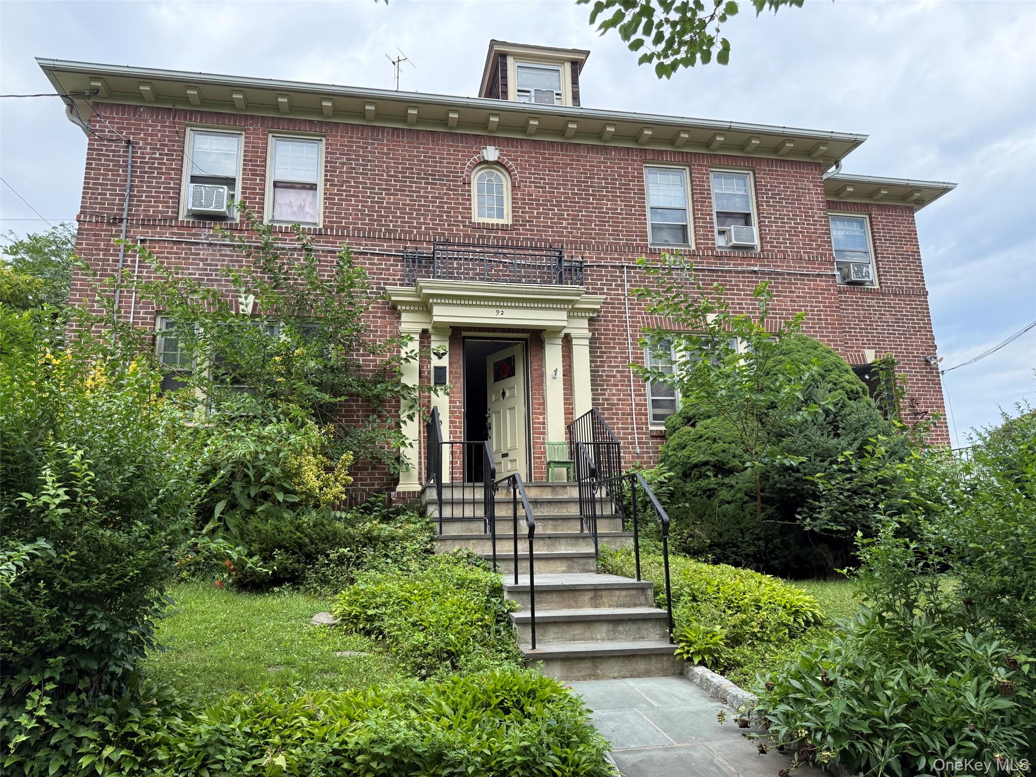 92 Woodland Avenue, New Rochelle NY 10805