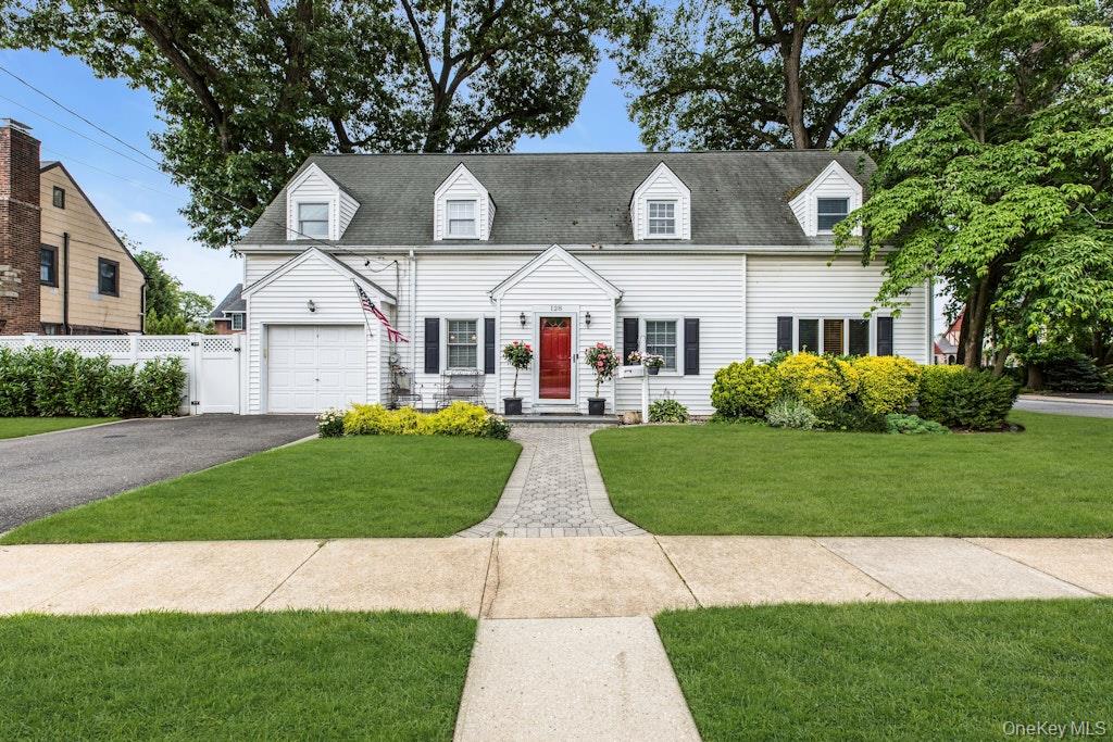 128 Stuart Street, Lynbrook NY 11563