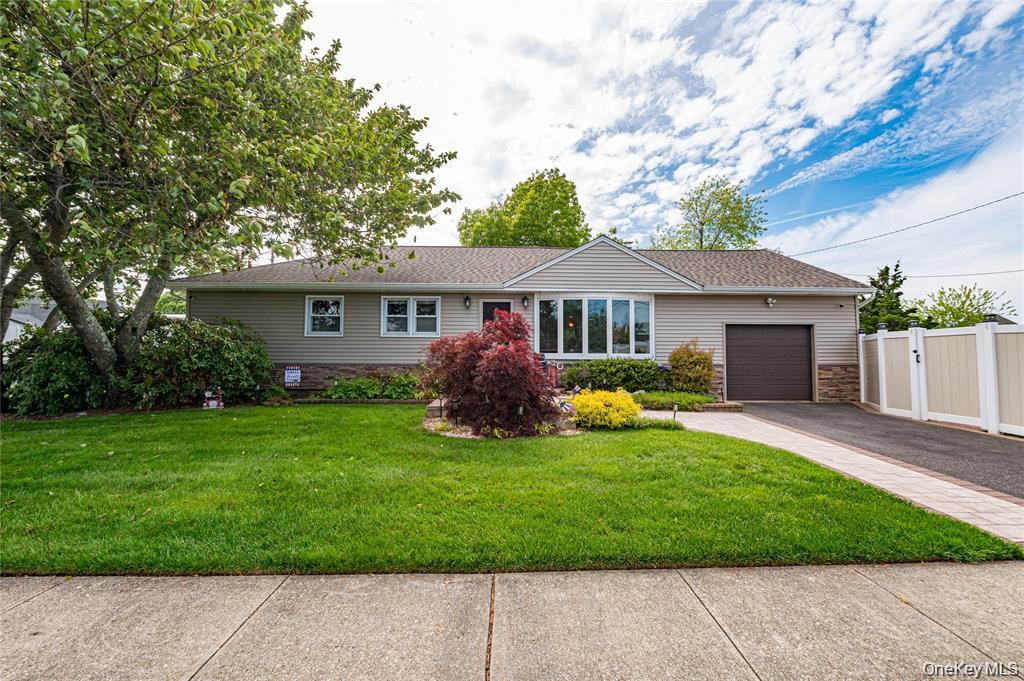 19 Buchanan Avenue, Amity Harbor NY 11701