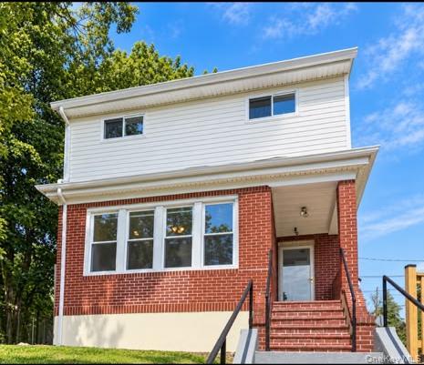 13 Knoll Place, Glen Cove NY 11542