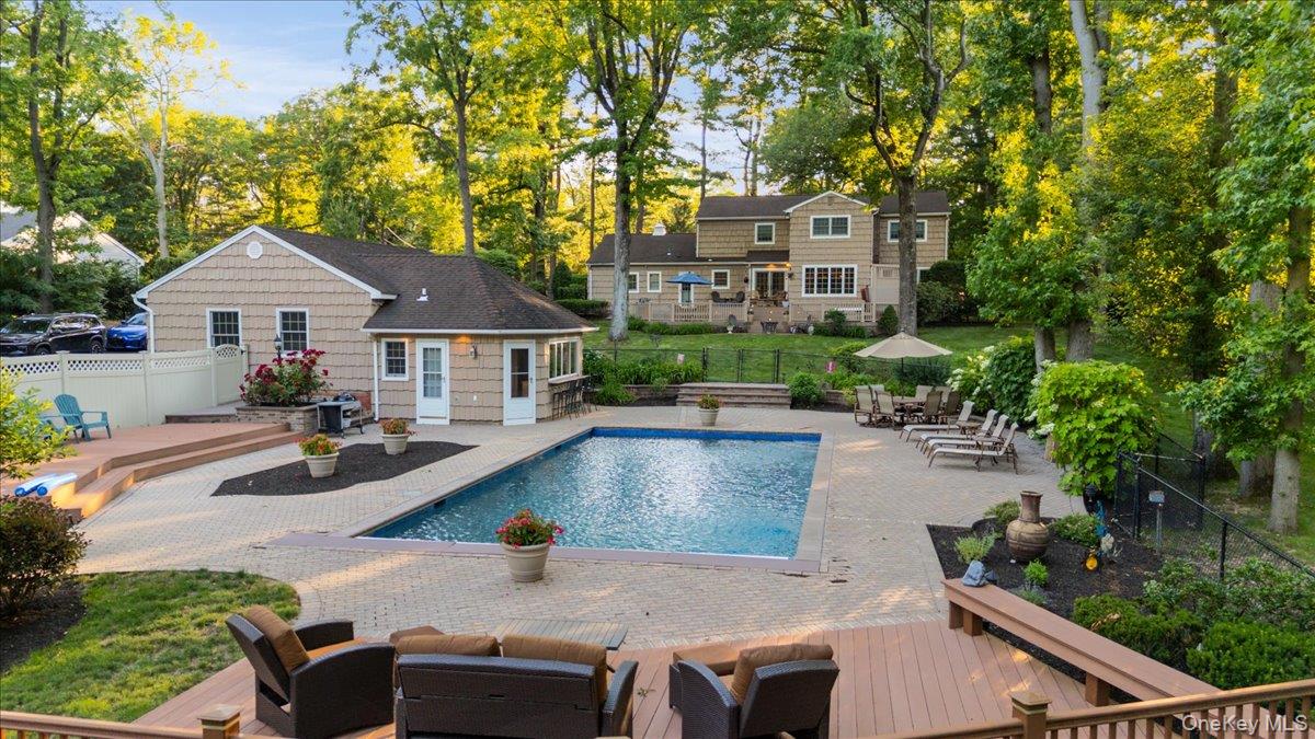 96 Plainview Road, Woodbury NY 11797