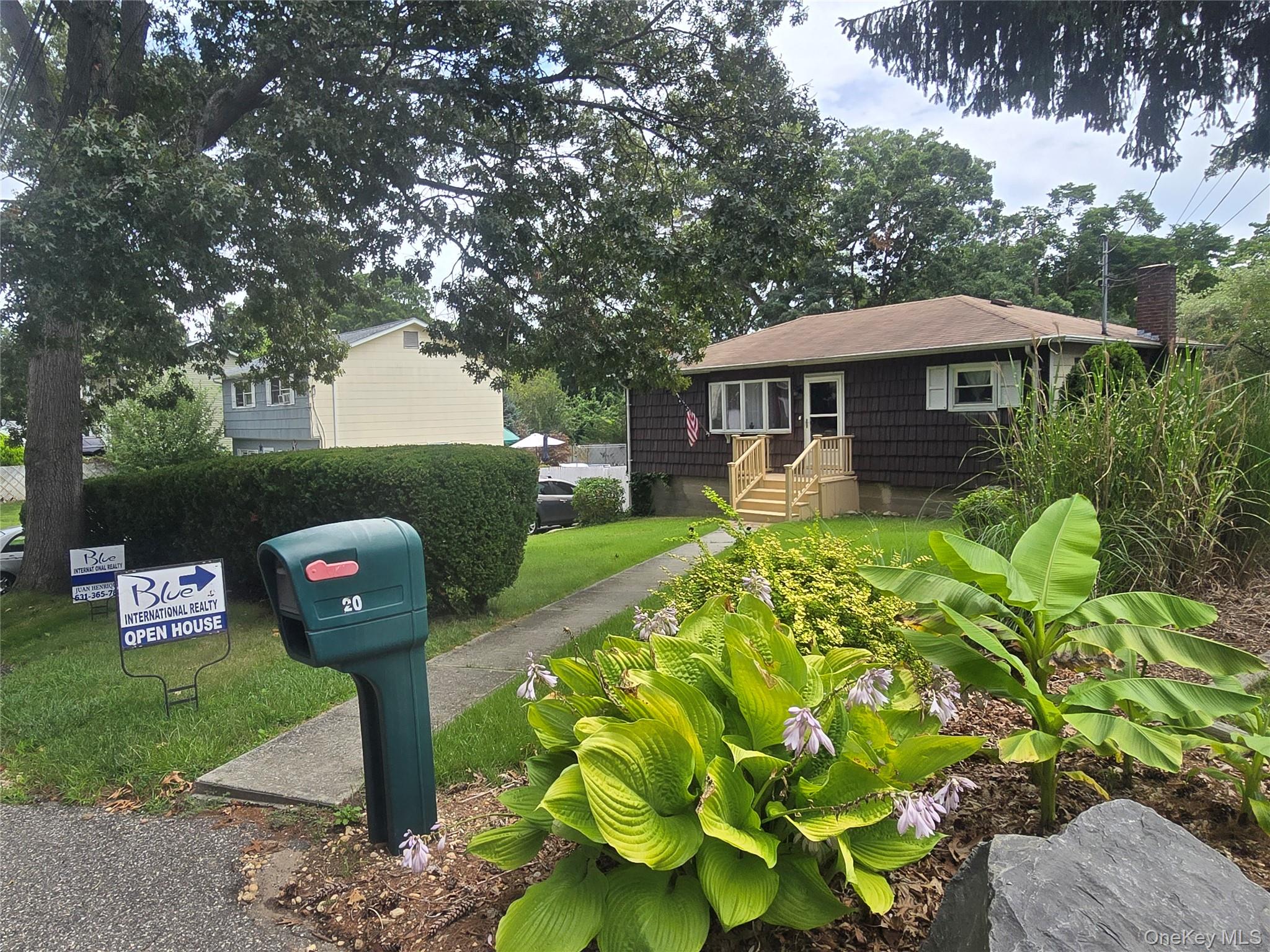 20 Birch Avenue, Farmingville NY 11738