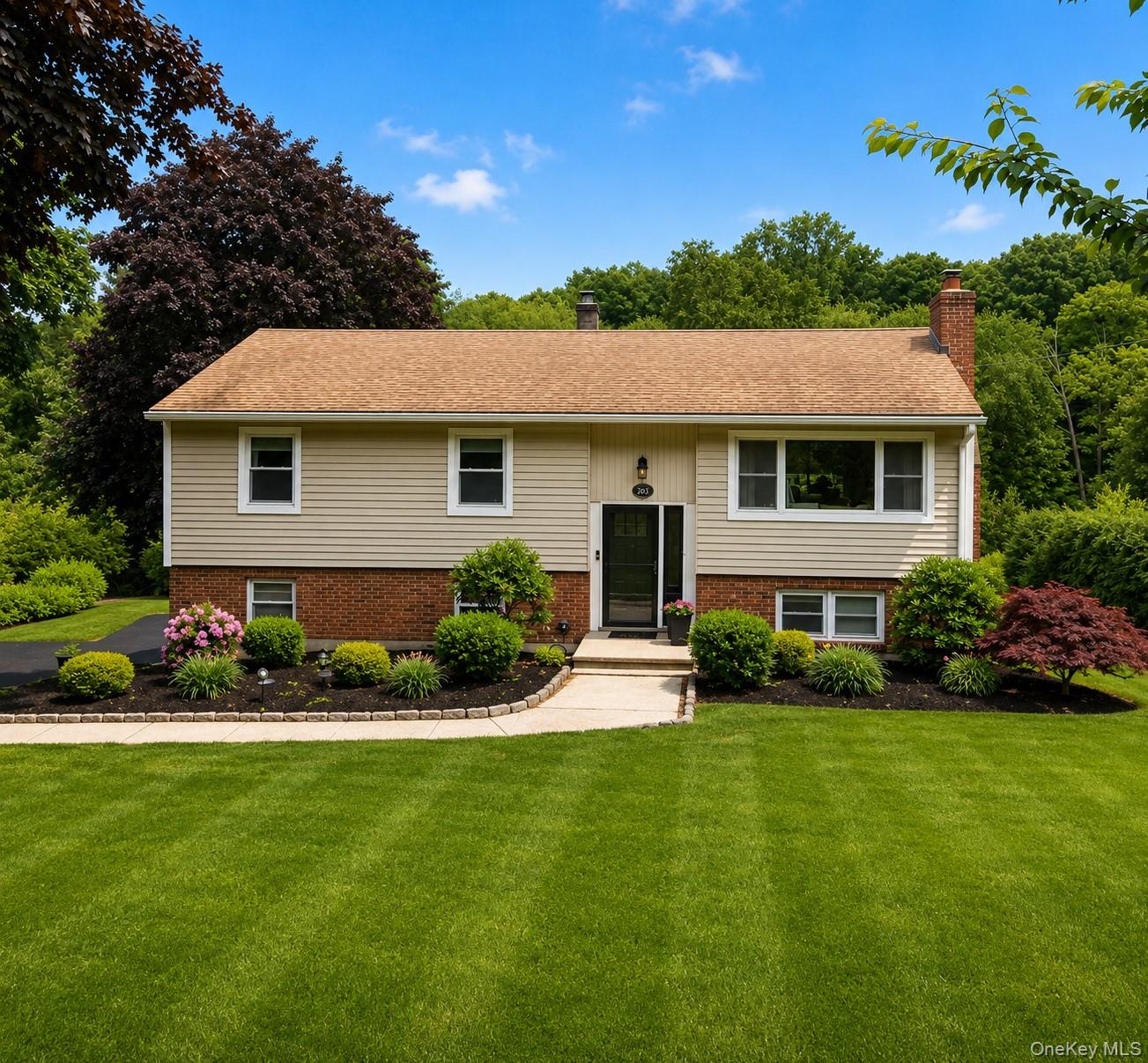 63 Dixon Road, Mahopac NY 10512