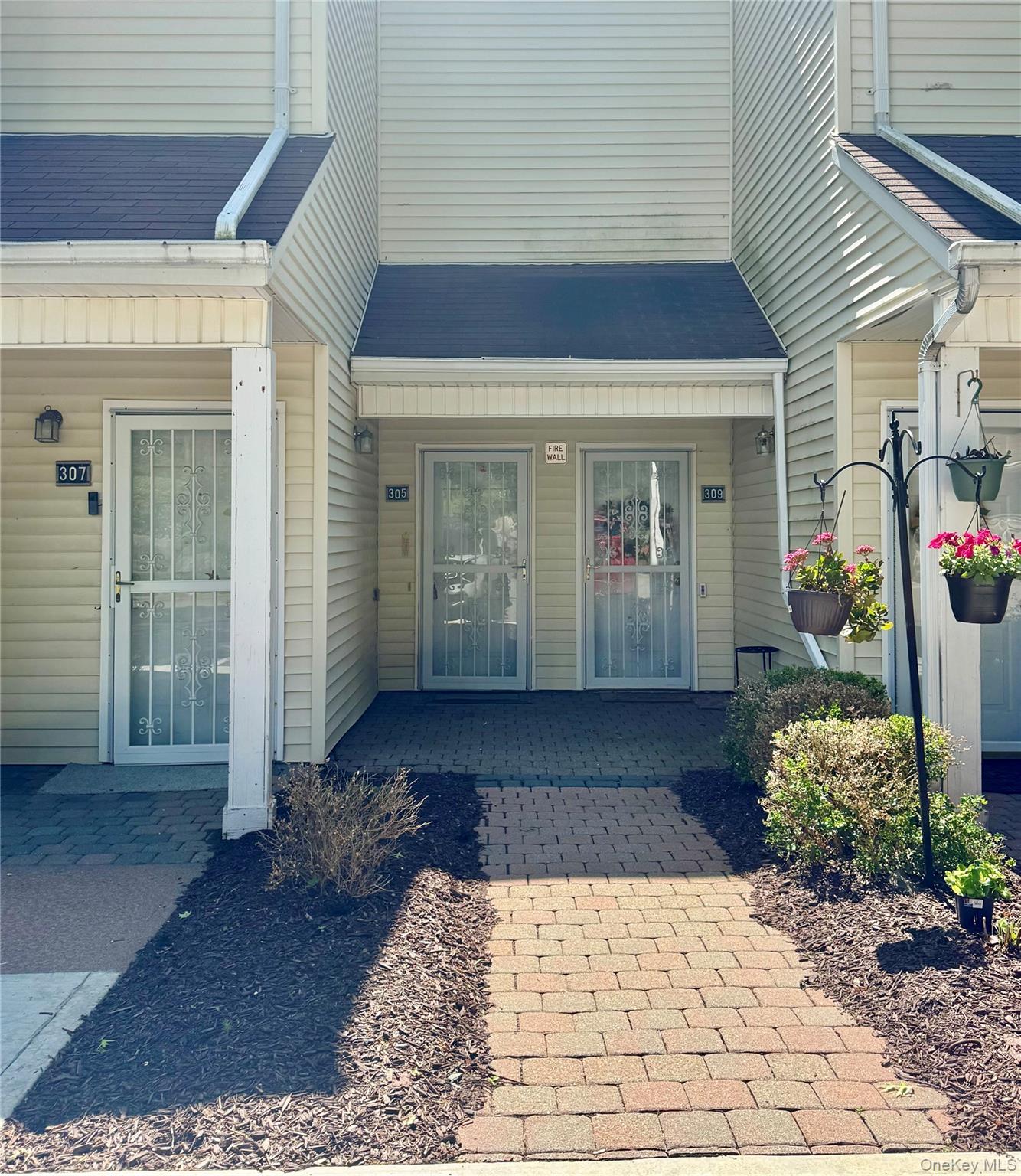 305 Gazebo Court, New Windsor NY 12553