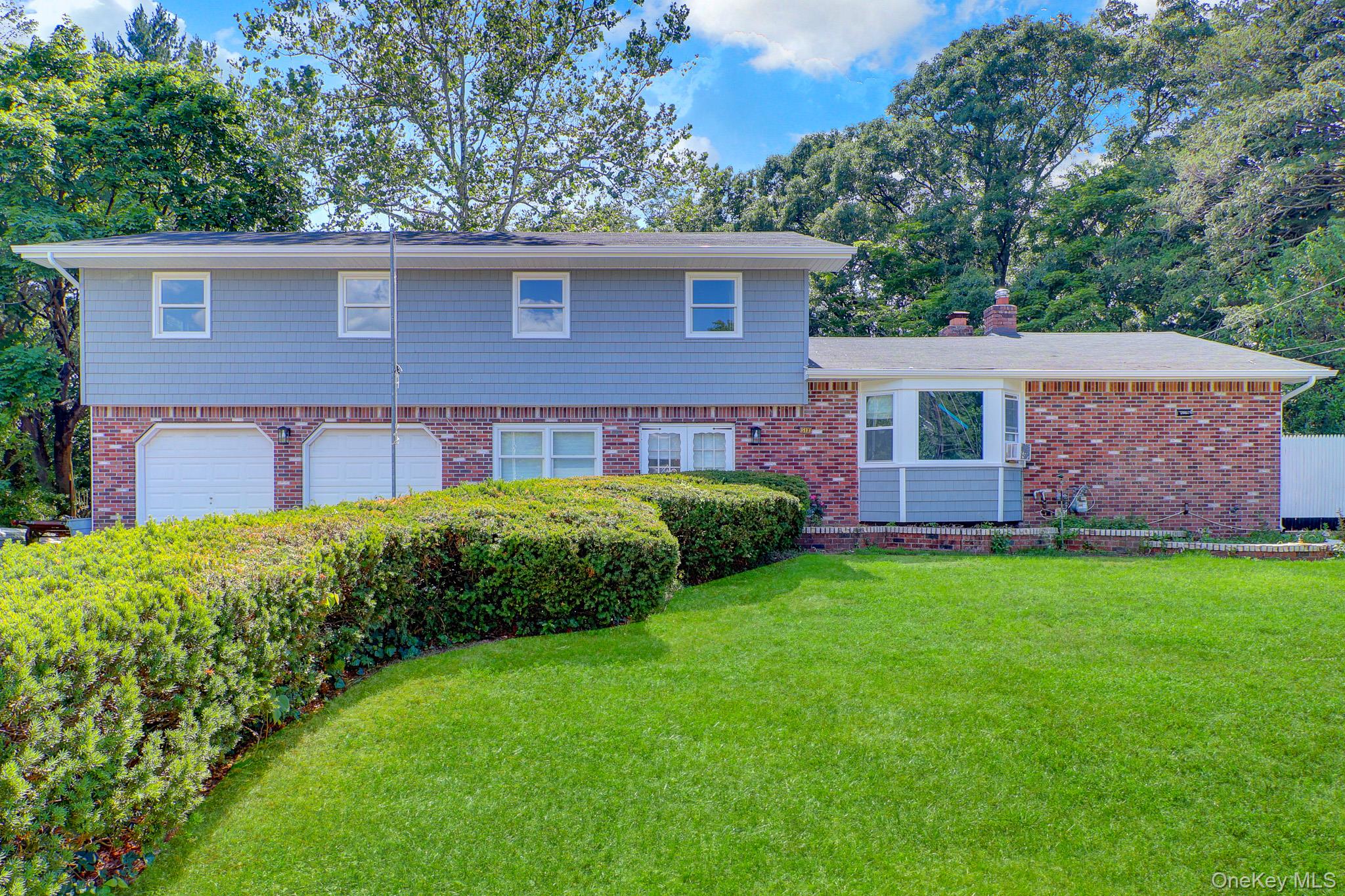 6 Stonington Circle, Wheatley Heights NY 11798