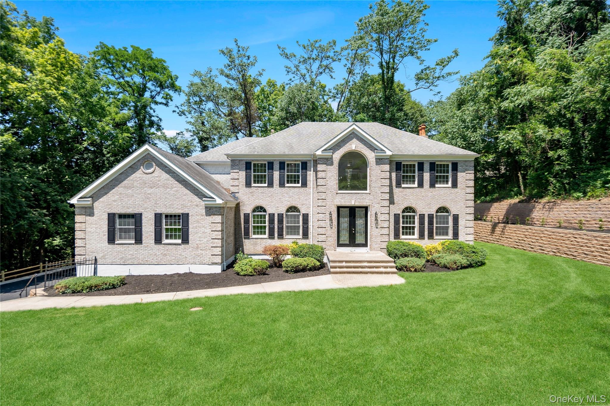 41 Cove Road, Huntington NY 11743