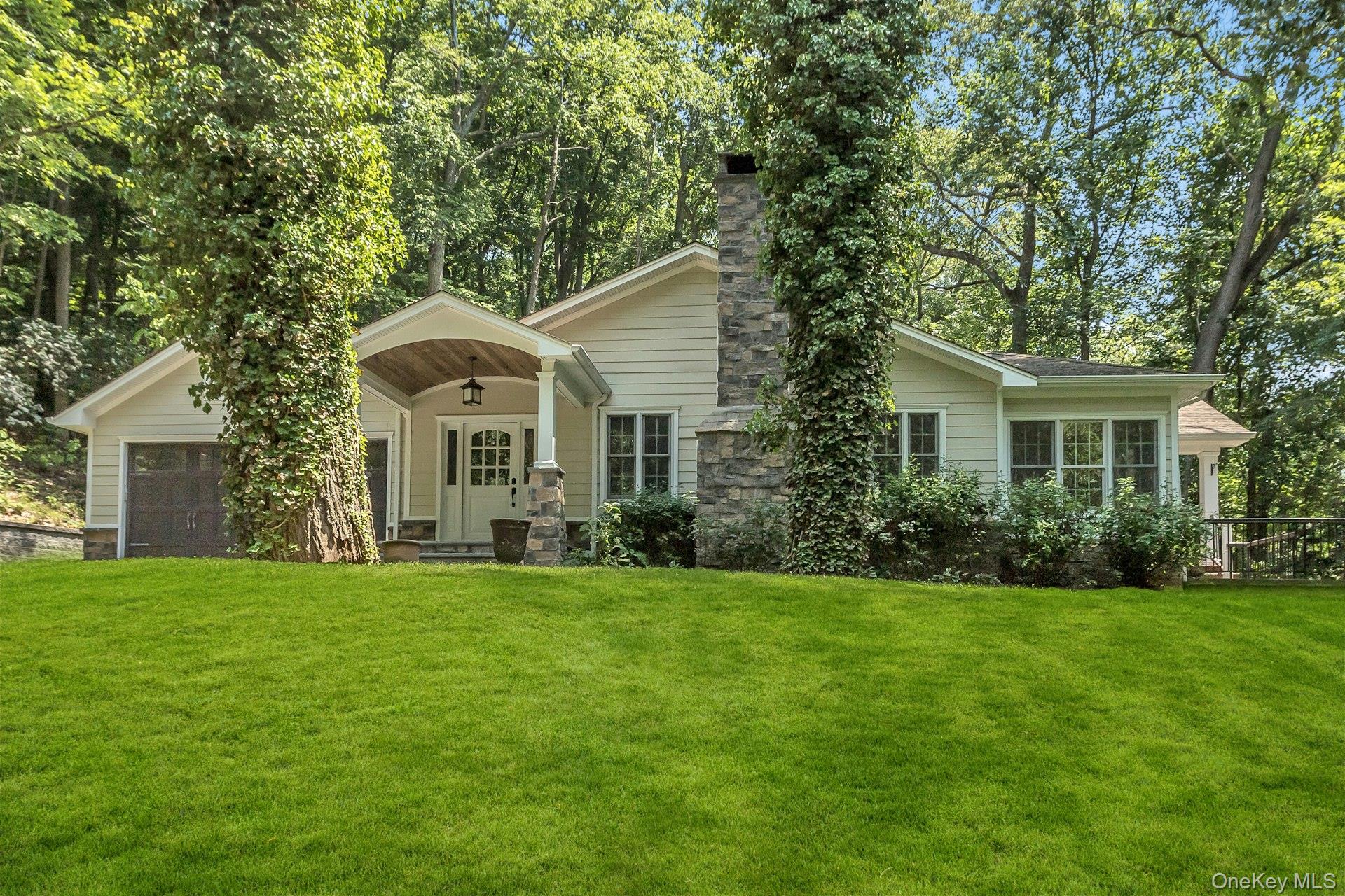 10 Laurel Cove Road, Oyster Bay Cove NY 11771