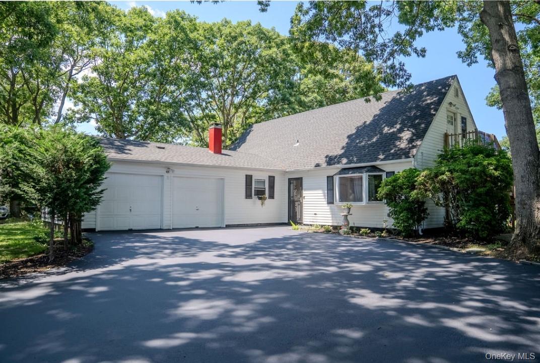 41 Fig Street, Central Islip NY 11722