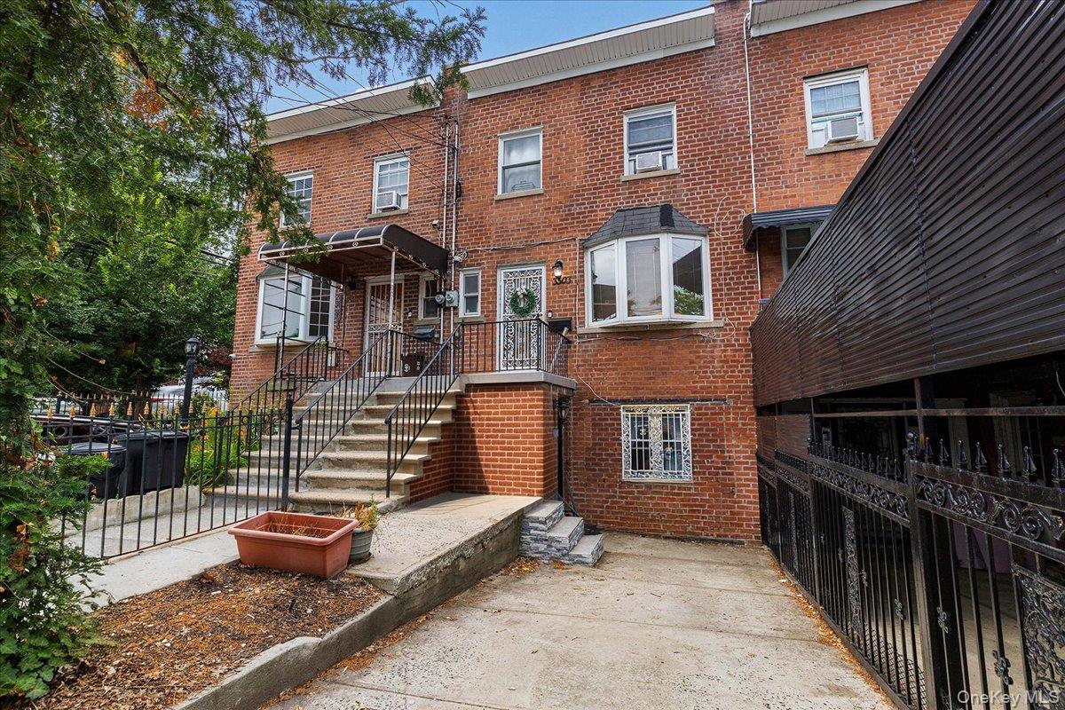 3303 Eastchester Road, Bronx NY 10469