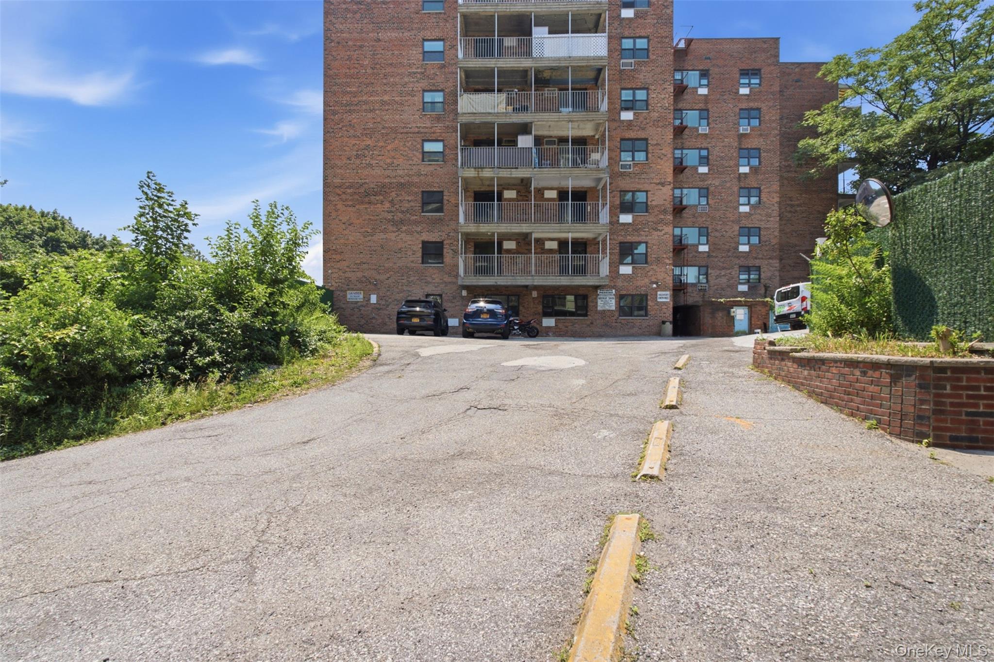 671 Bronx River Road Unit 2N, Yonkers NY 10704