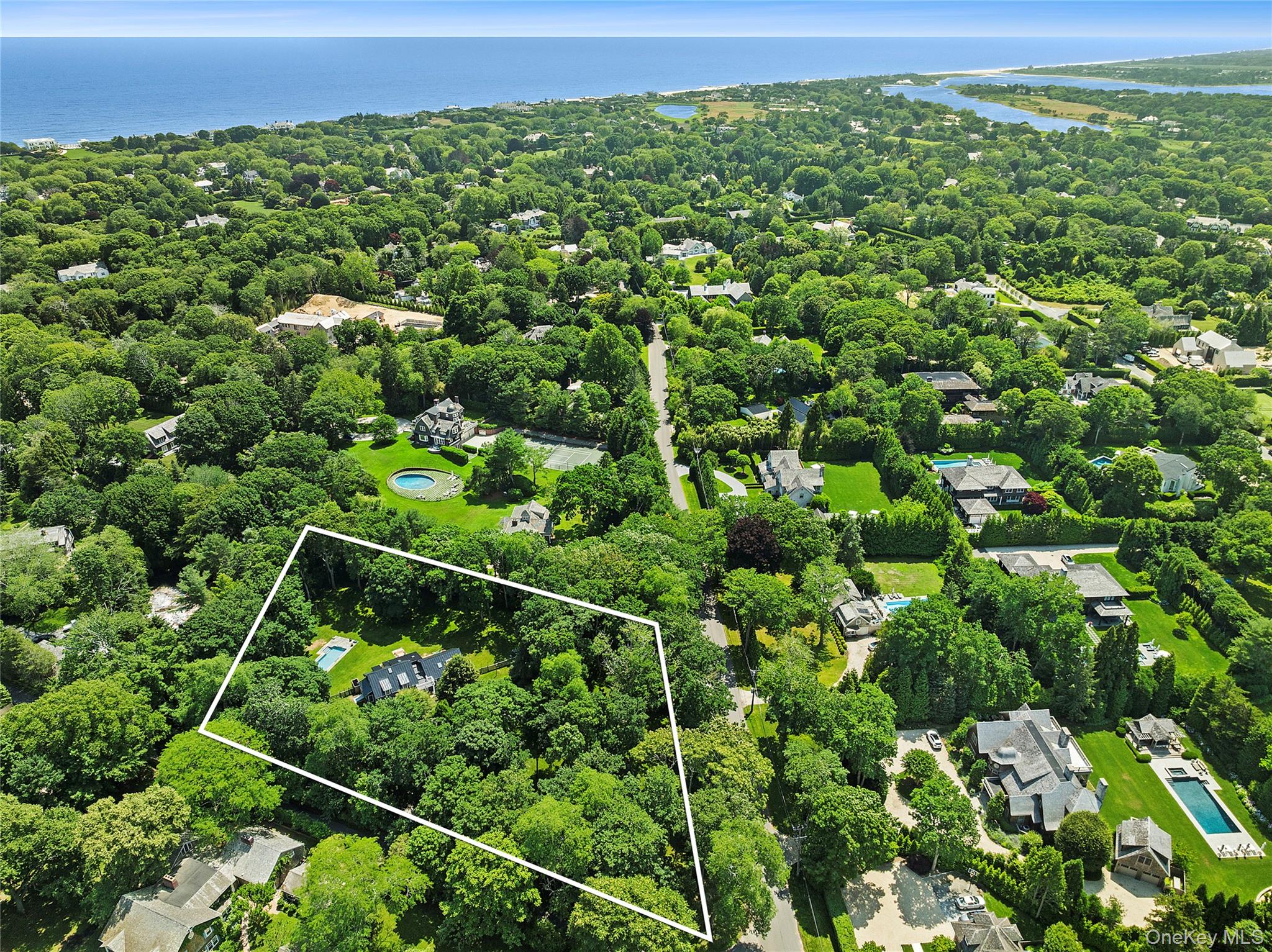 17 Baiting Hollow Road, East Hampton NY 11937