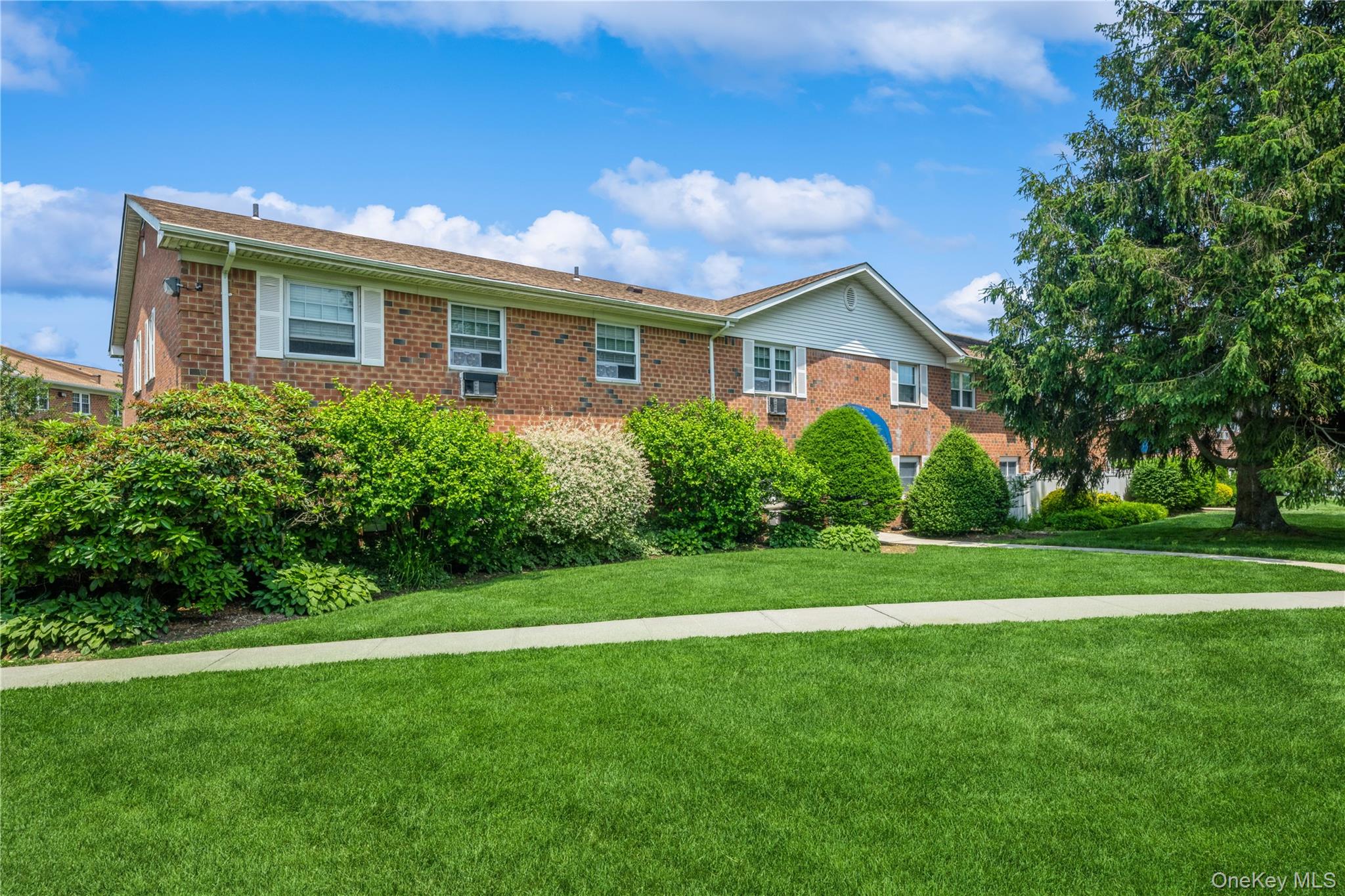 460 Old Town Road Unit 8J, Port Jefferson Station NY 11776