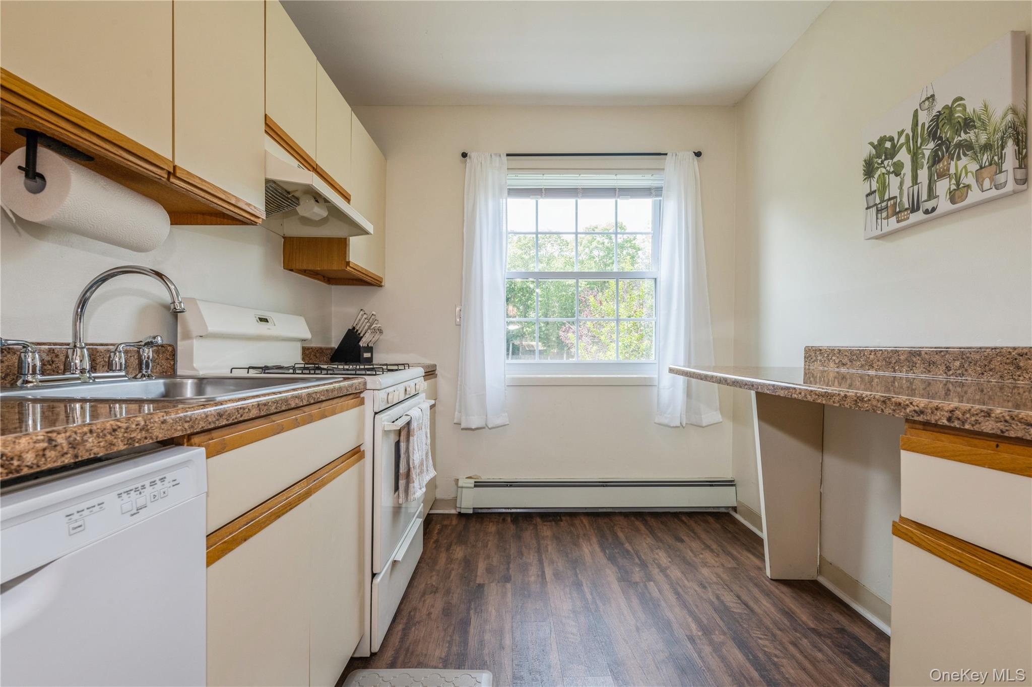 460 Old Town Road Unit 8J, Port Jefferson Station NY 11776