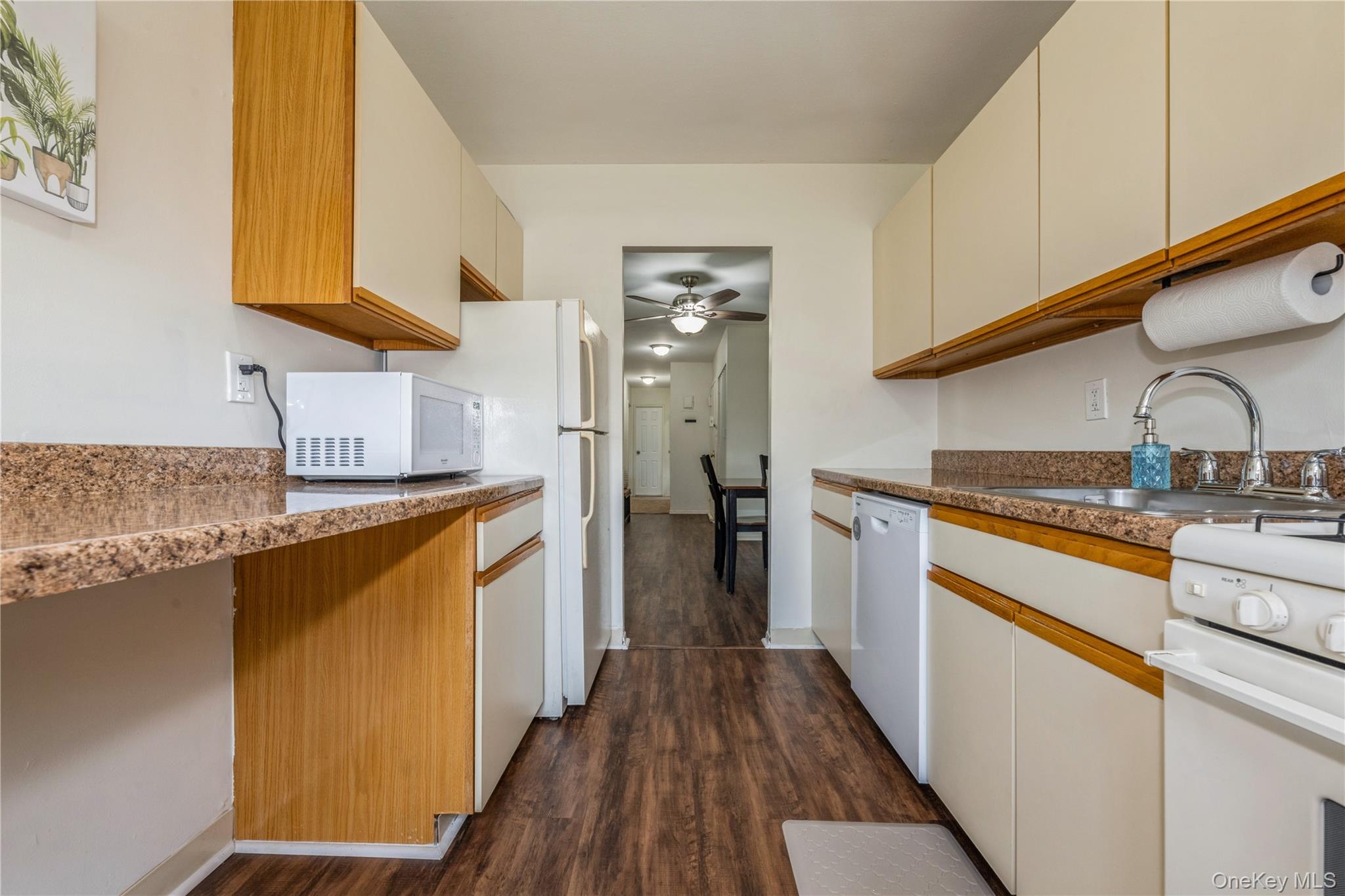 460 Old Town Road Unit 8J, Port Jefferson Station NY 11776