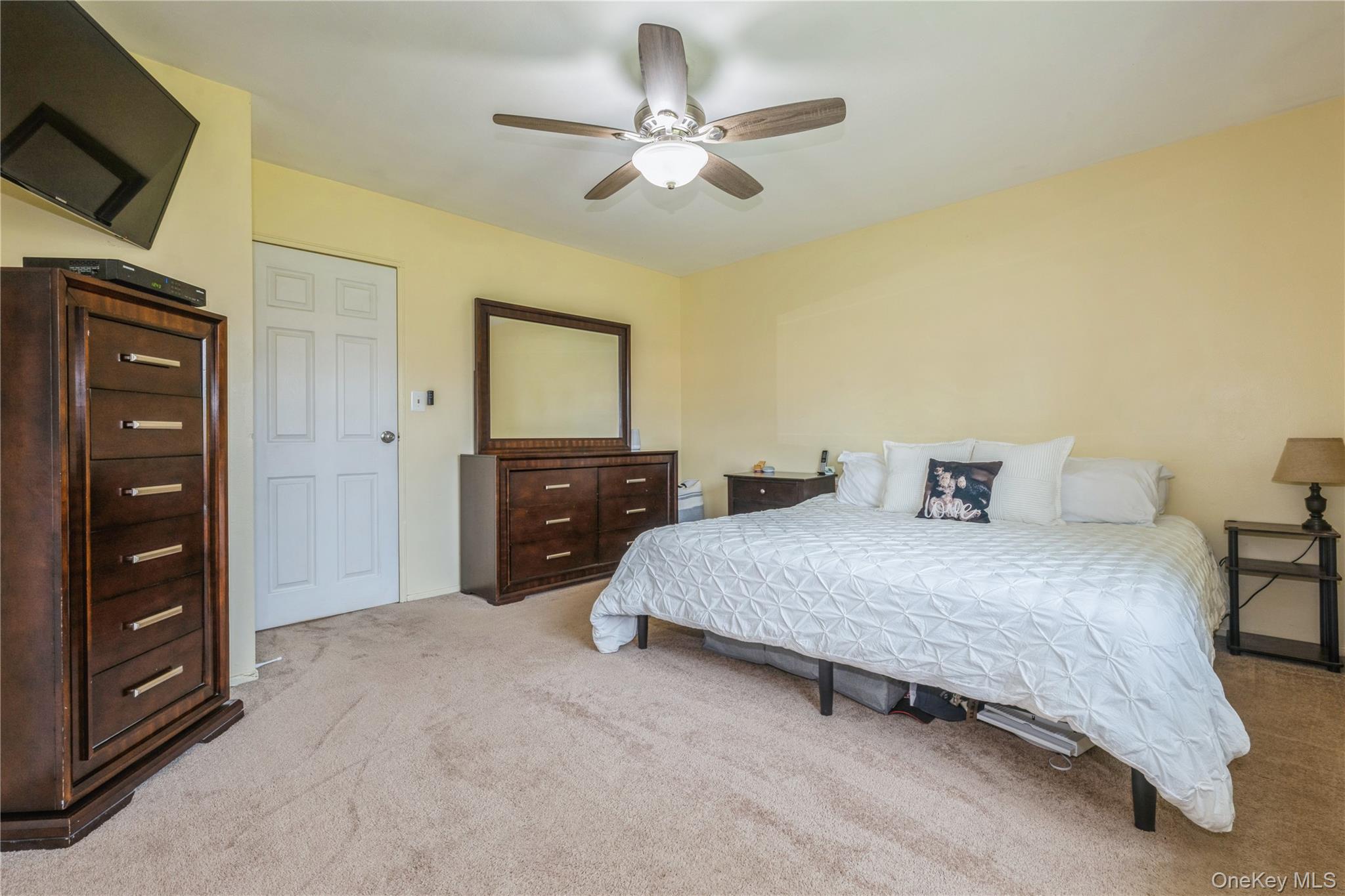 460 Old Town Road Unit 8J, Port Jefferson Station NY 11776