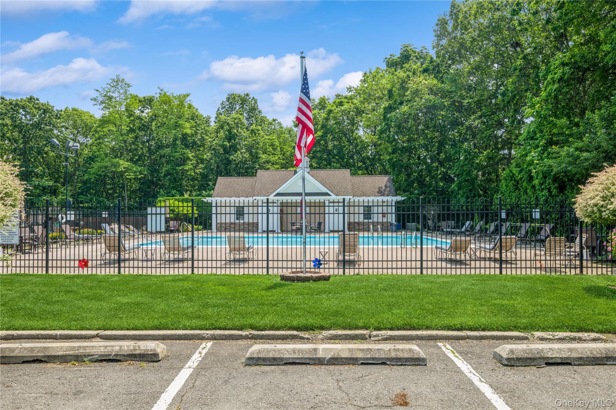 460 Old Town Road Unit 8J, Port Jefferson Station NY 11776