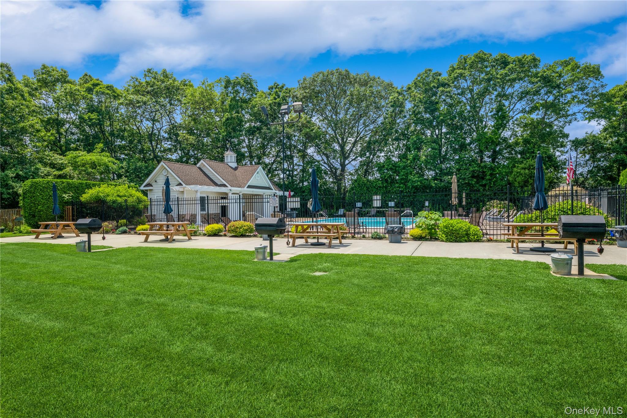 460 Old Town Road Unit 8J, Port Jefferson Station NY 11776
