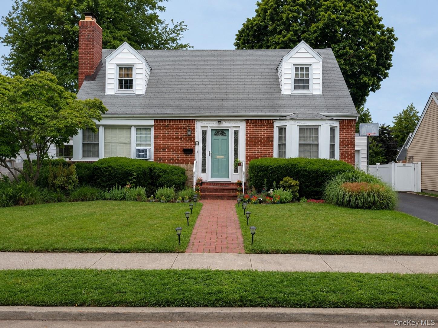61 Gateway, Rockville Centre NY 11570