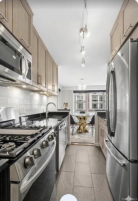 370 E 76th Street Unit B1102, Manhattan NY 10021