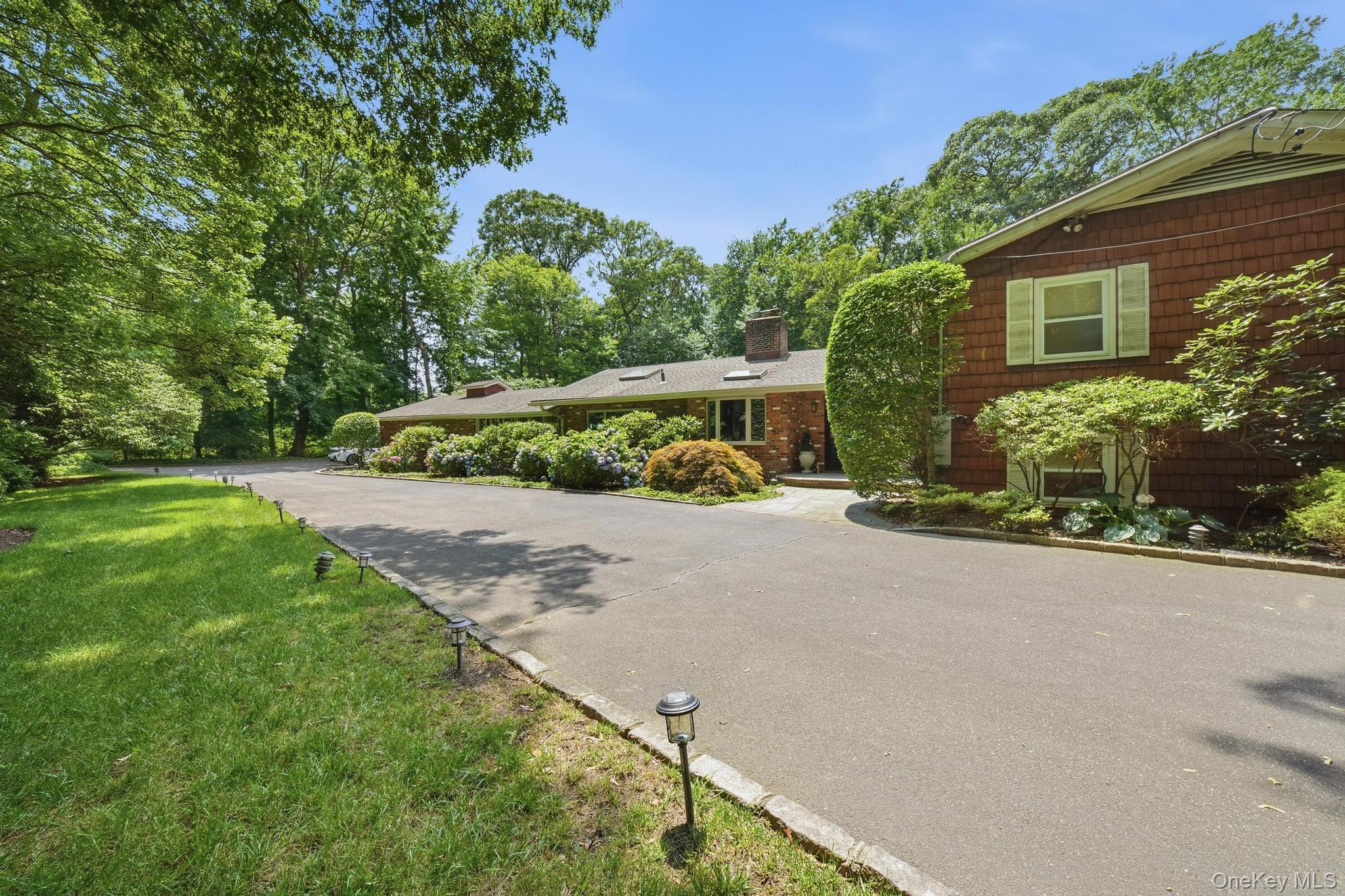 15 Tappentown Lane, Brookville NY 11545