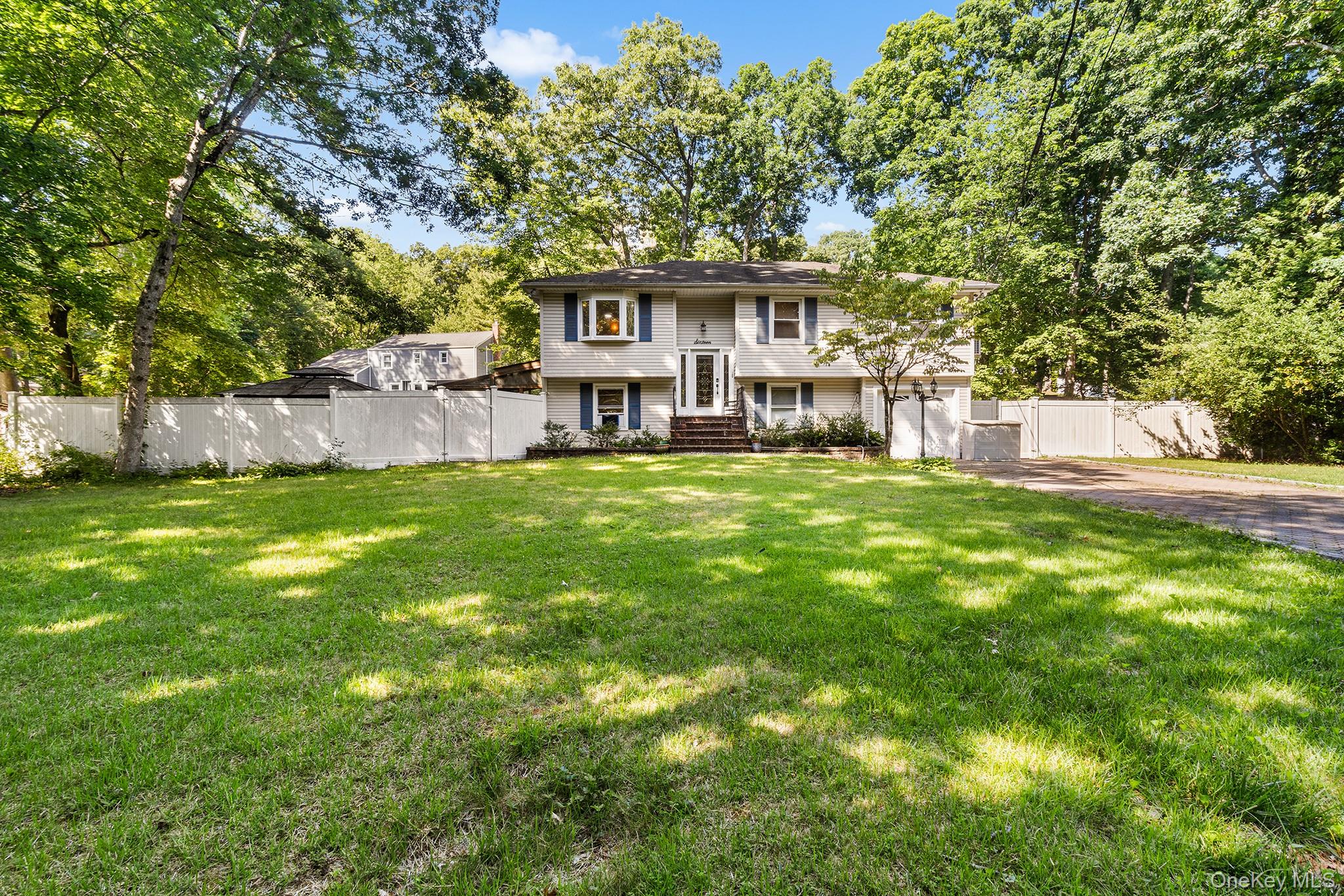 16 Obermueller Drive, Melville NY 11747